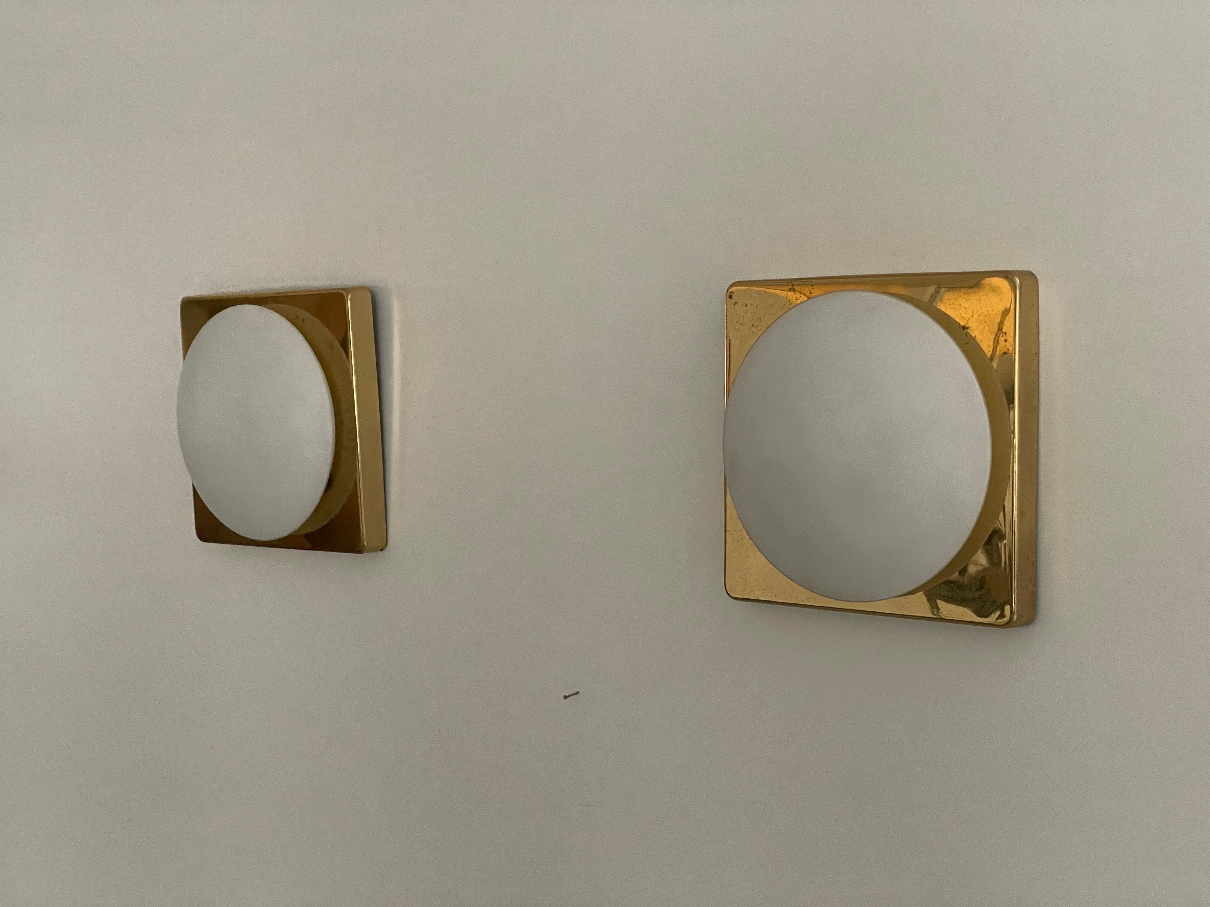 Coppia di applique di Rolf Krüger per Heinz Neuhaus Leuchten, anni '70, Germania

Il paralume è in ottime condizioni vintage.

Questa lampada funziona con lampadine E14. 
Cablato e adatto all'uso con 220V e 110V per tutti i paesi.

Misure:

Altezza:
