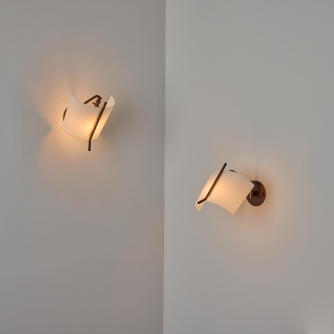 Pair of Sconces by Stilnovo (Moderne der Mitte des Jahrhunderts) im Angebot