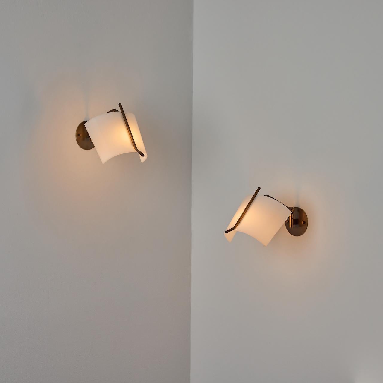 Pair of Sconces by Stilnovo (Italienisch) im Angebot