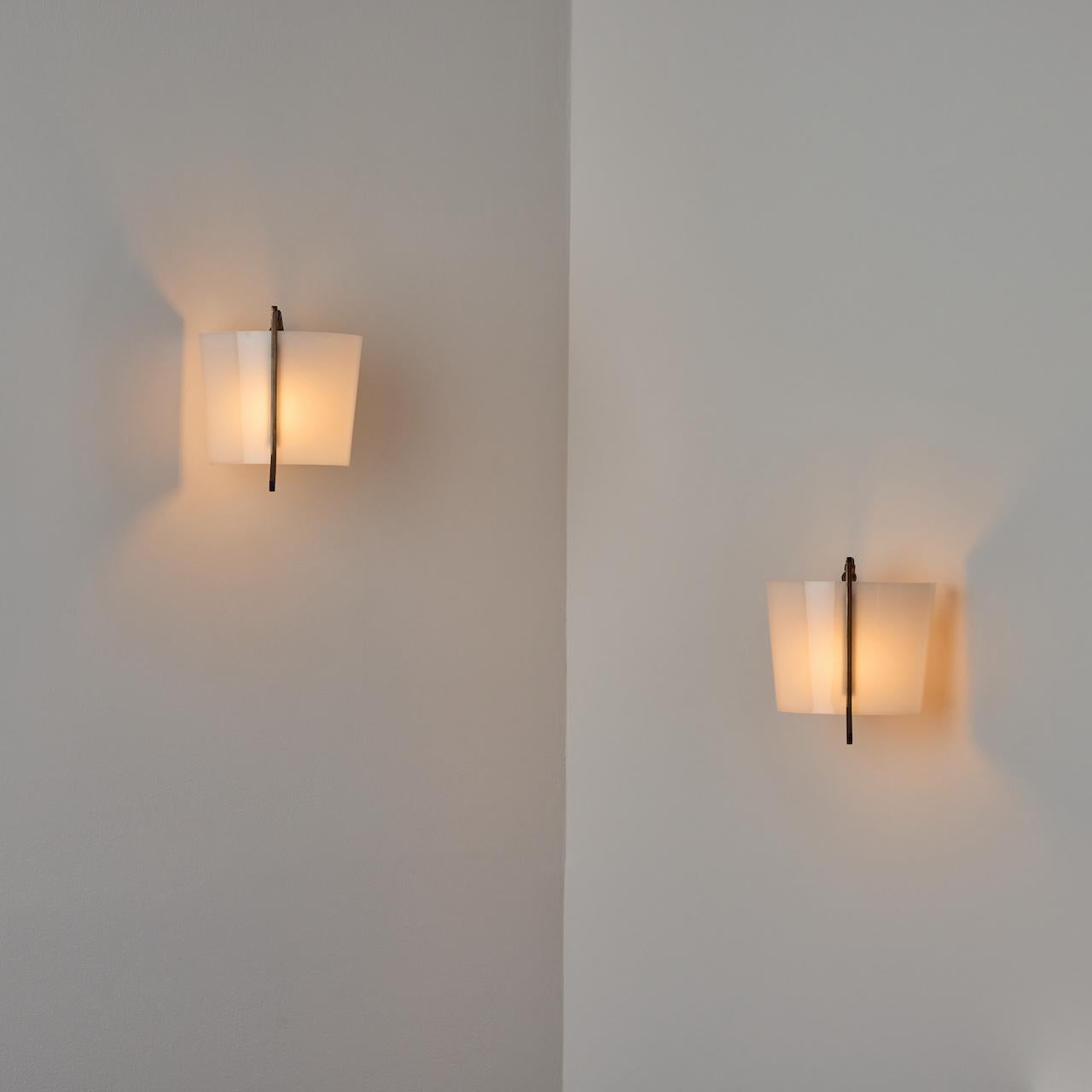 Pair of Sconces by Stilnovo (Patiniert) im Angebot