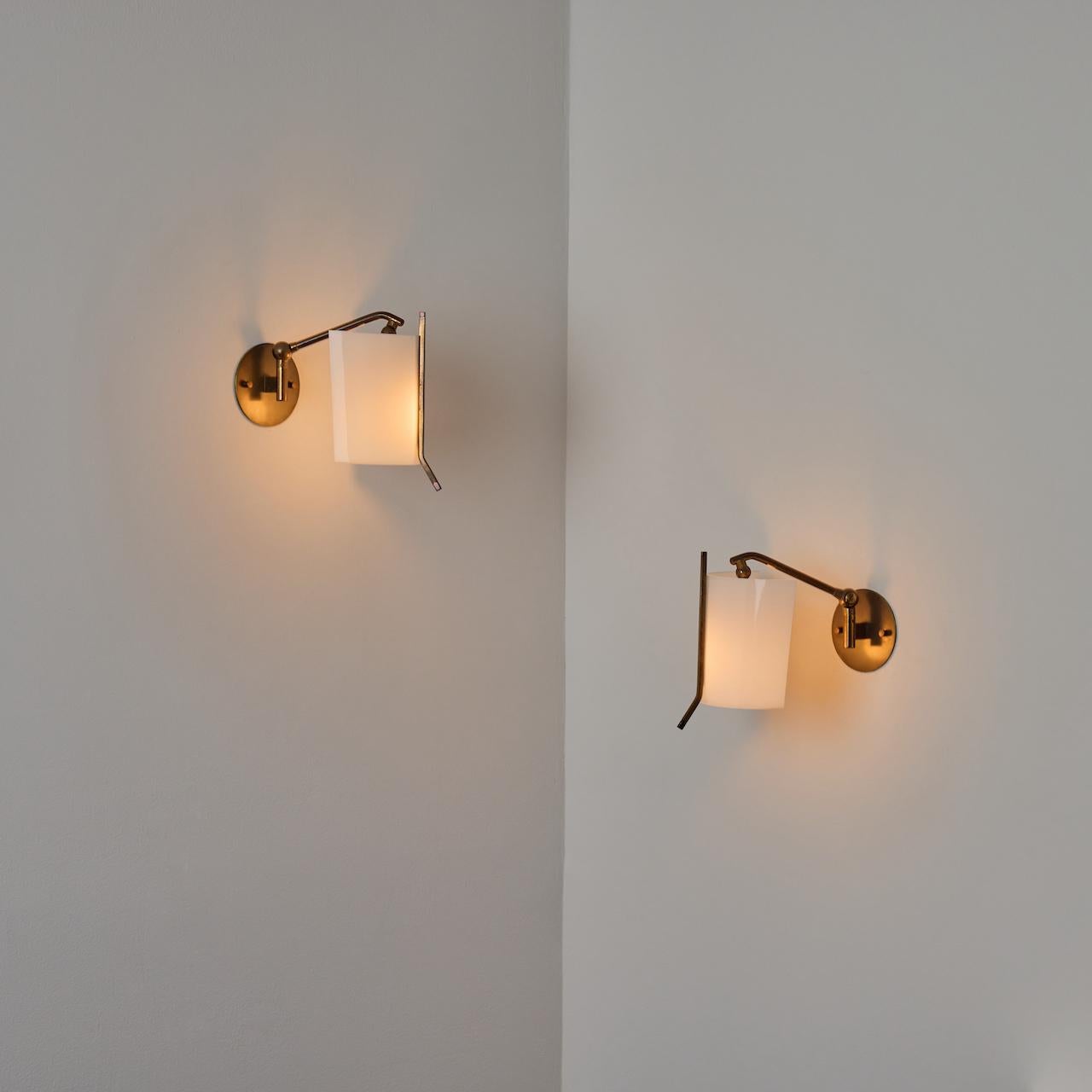Pair of Sconces by Stilnovo im Zustand „Gut“ im Angebot in Los Angeles, CA