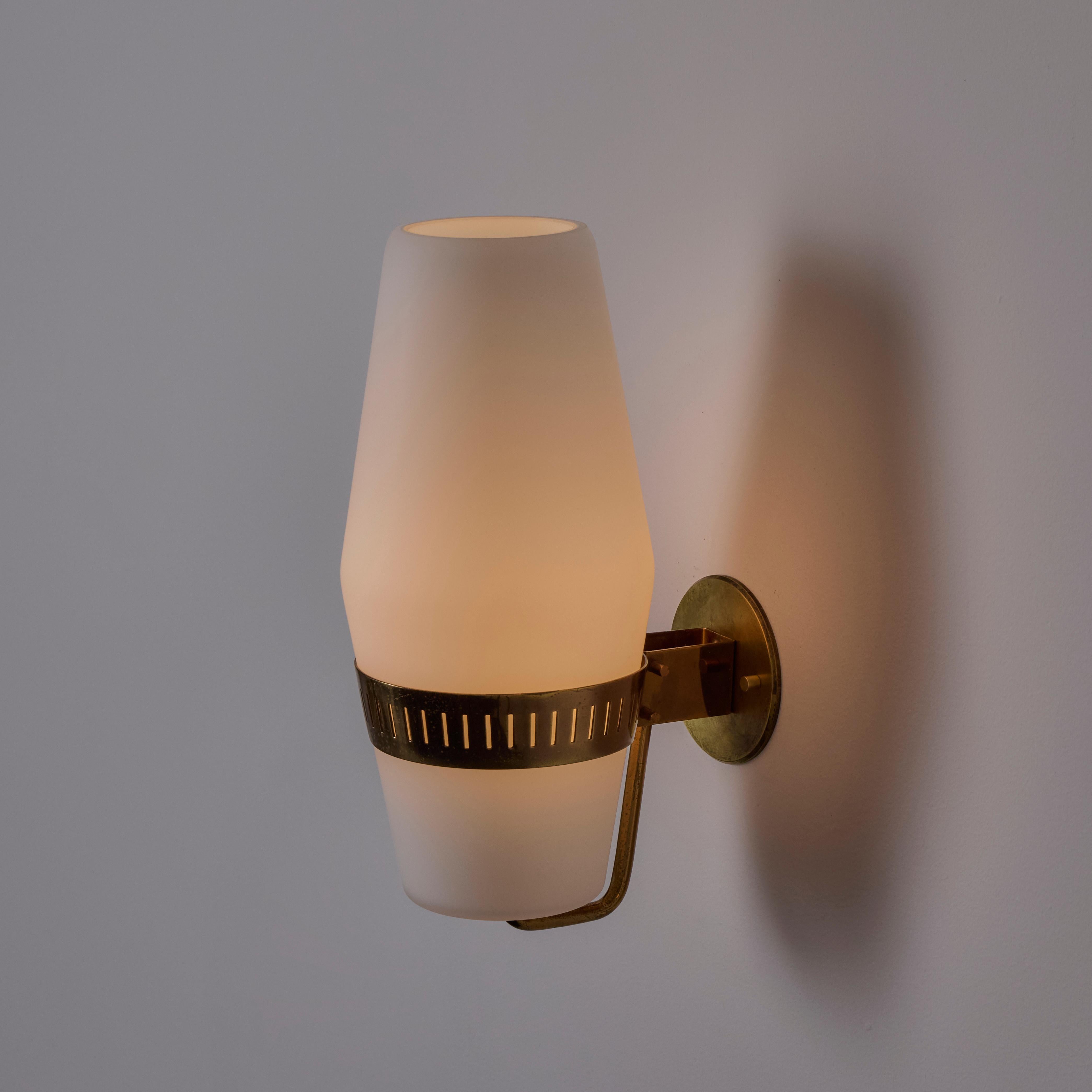 Pair of Sconces by Stilnovo en Bueno estado para la venta en Los Angeles, CA