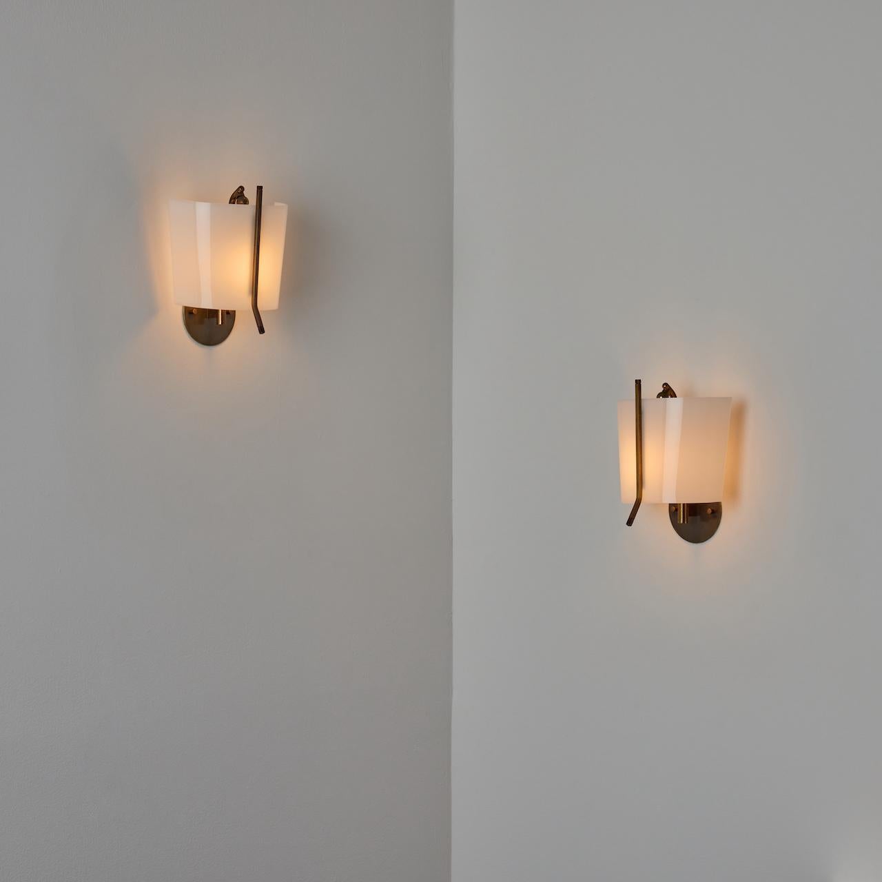 Pair of Sconces by Stilnovo (Messing) im Angebot