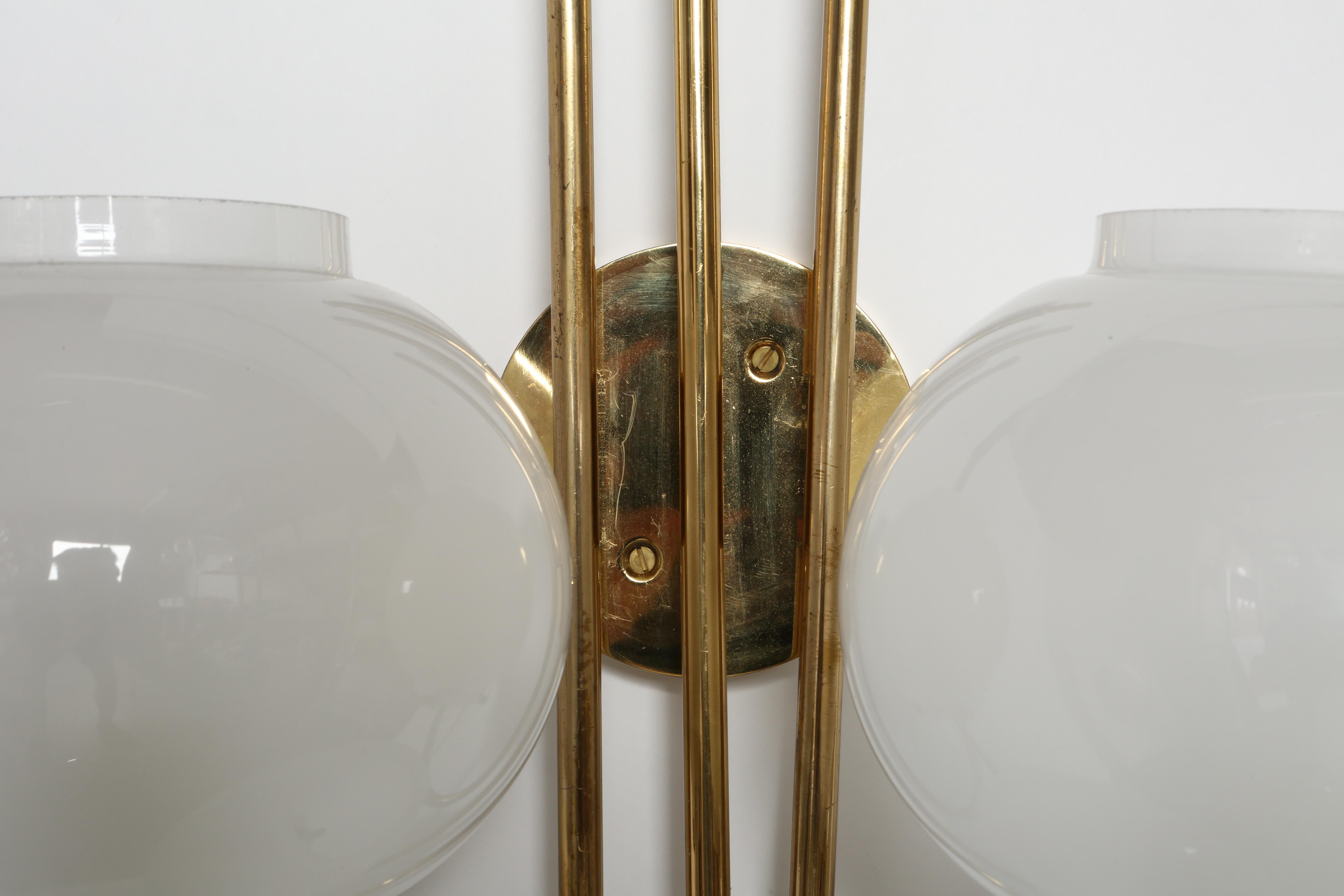Pair of sconces by Tito Agnoli for Oluce For Sale 5