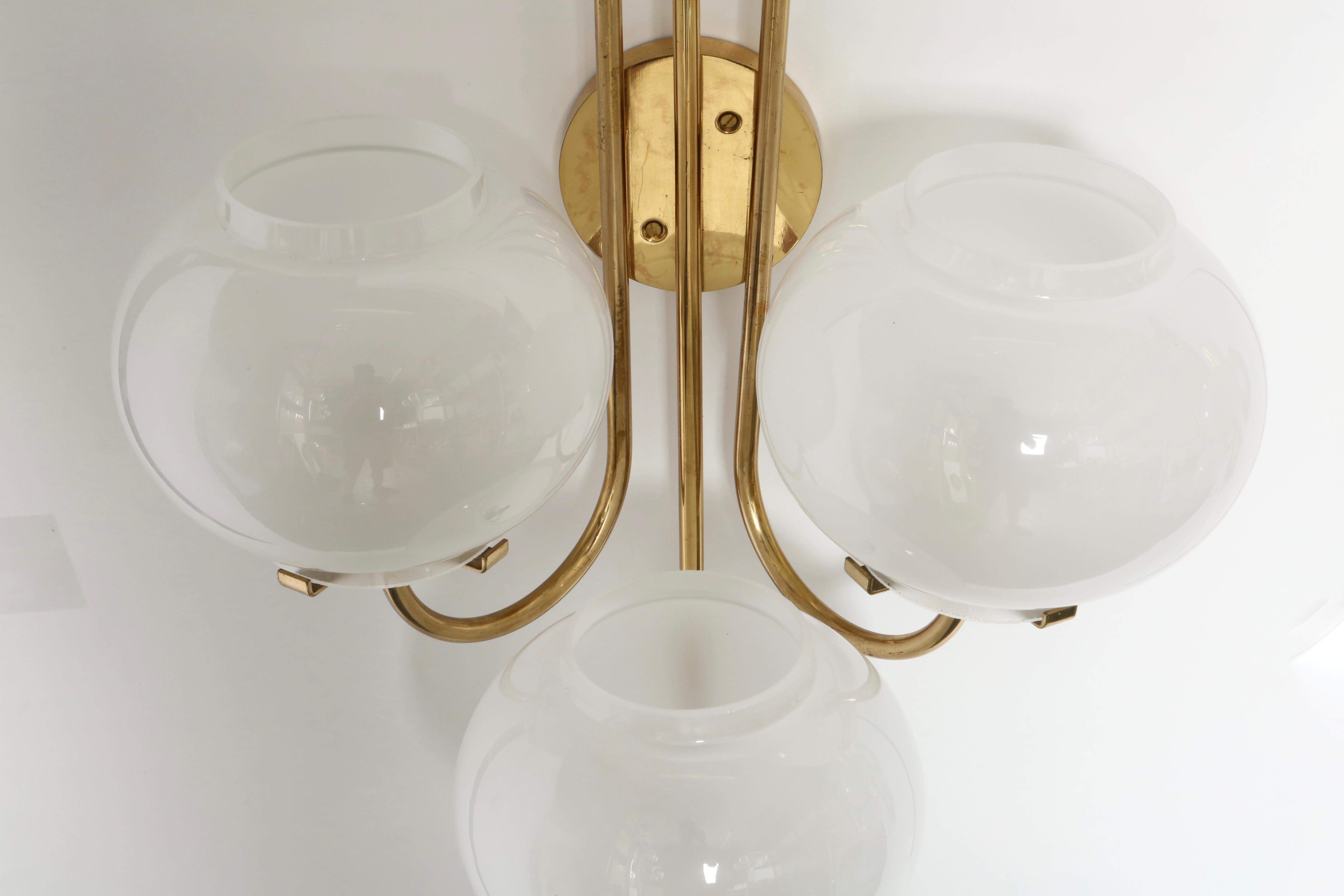Pair of sconces by Tito Agnoli for Oluce For Sale 8