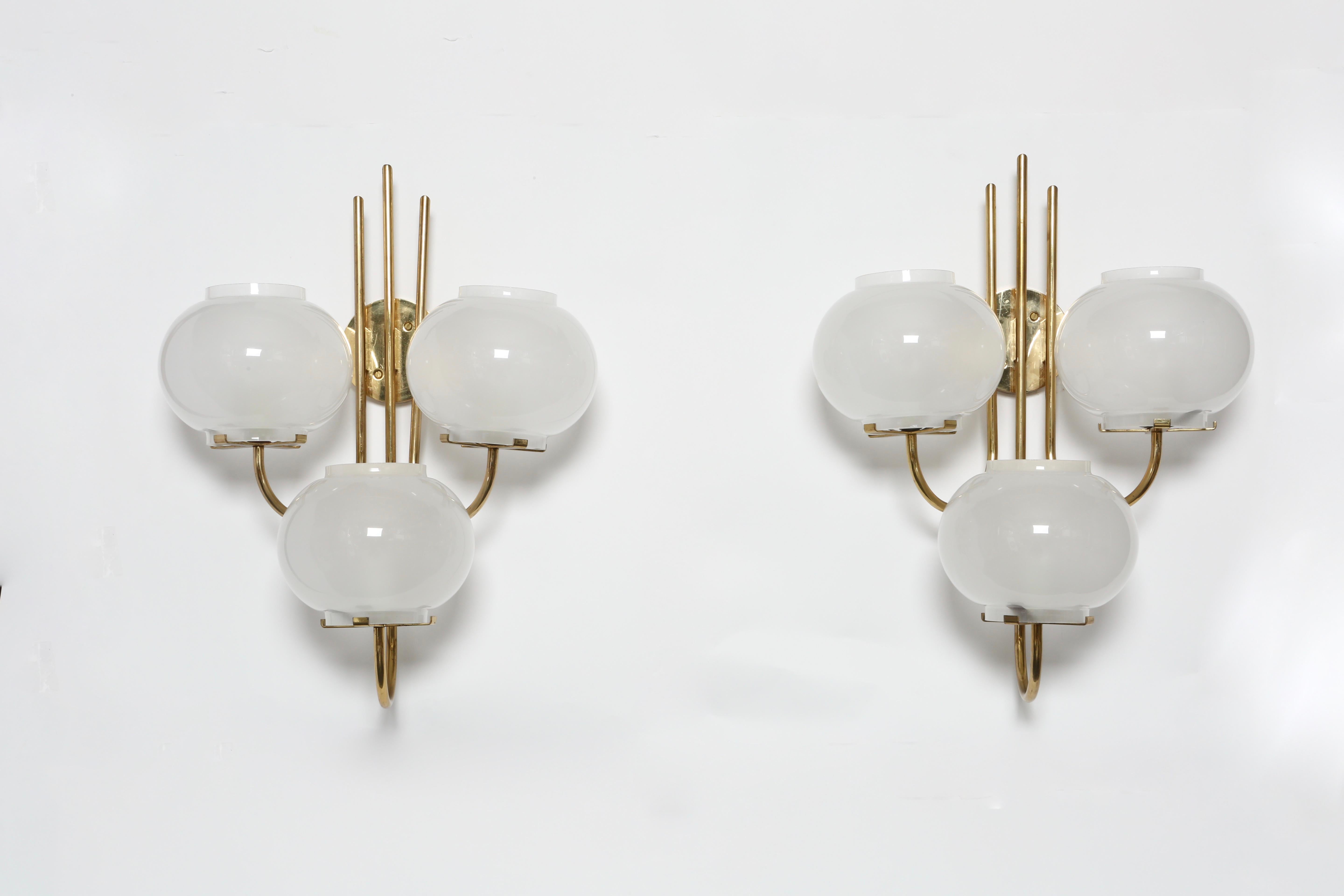 Italian Pair of sconces by Tito Agnoli for Oluce For Sale