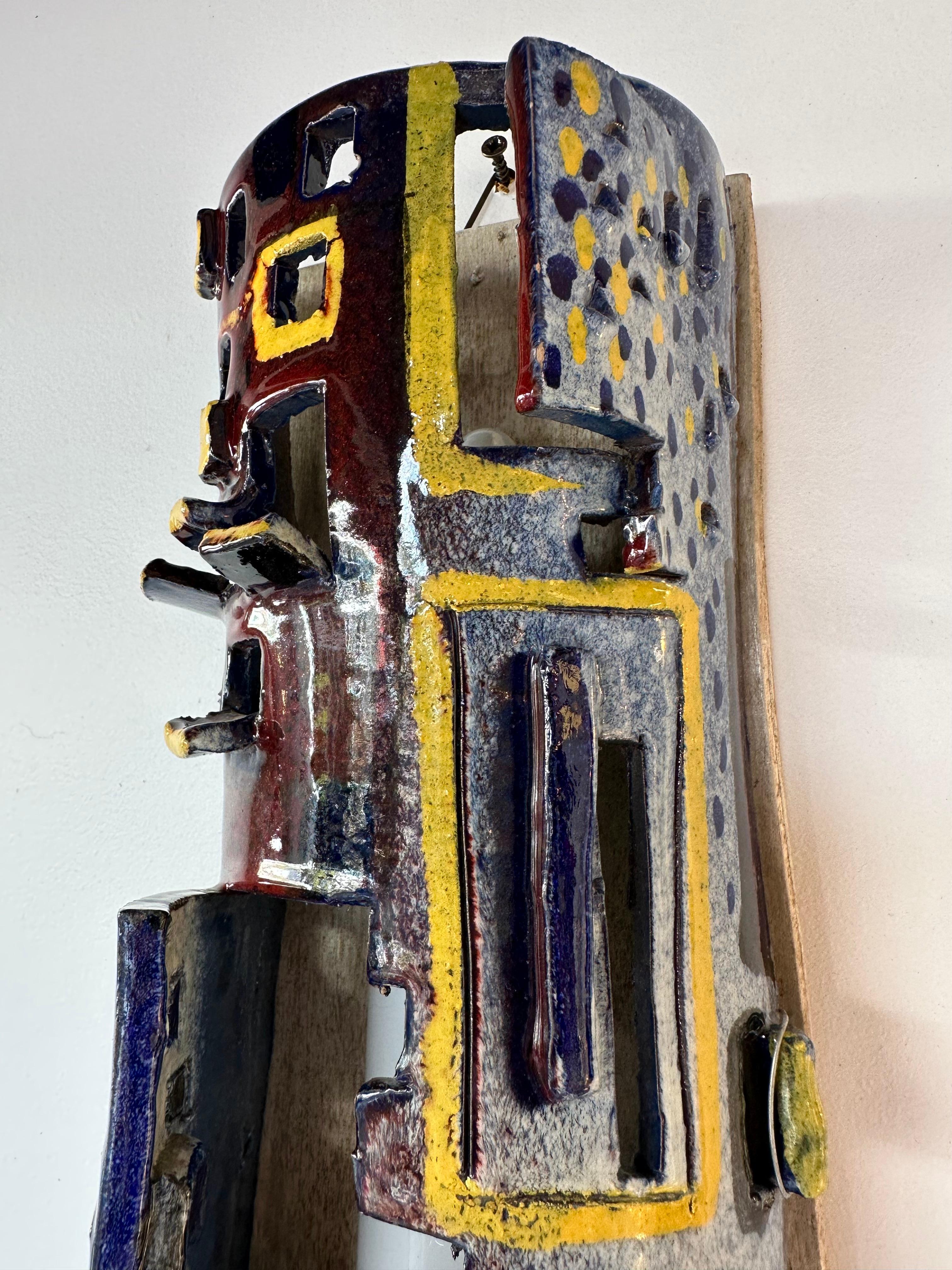 Coppia di applique Scultura in ceramica smaltata. Italia, anni '60 in vendita 3