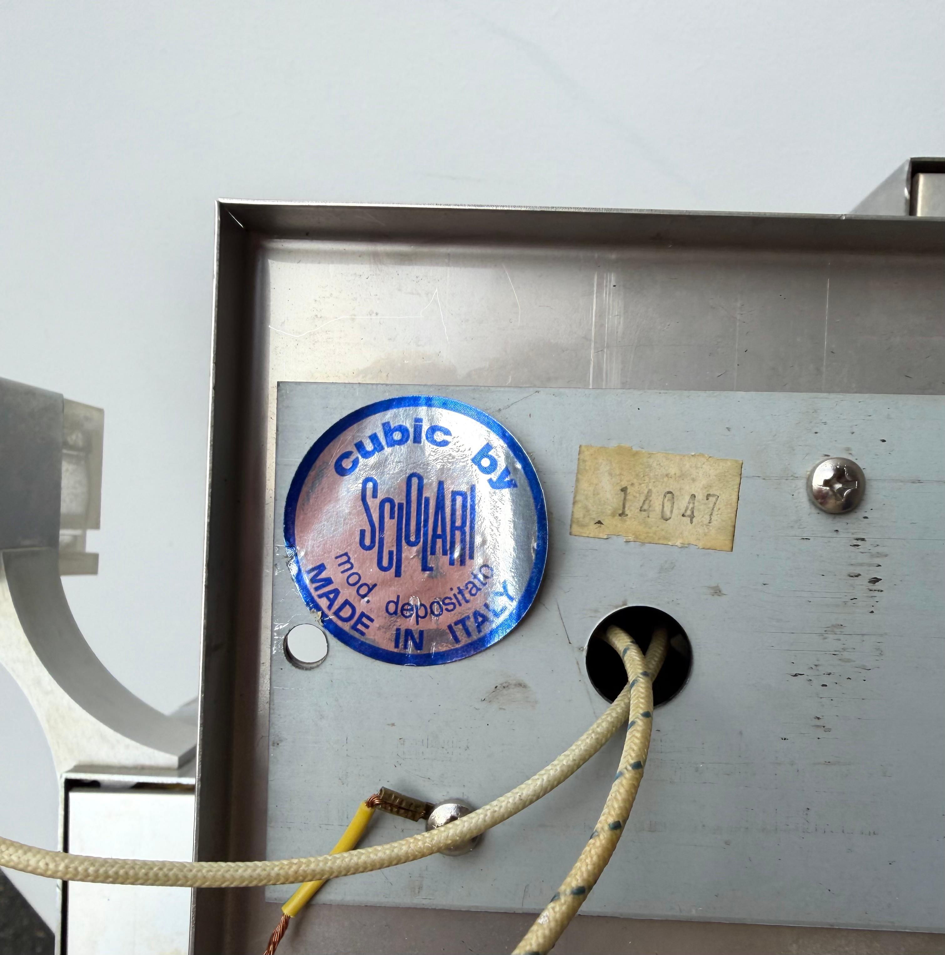 Coppia di applique cubiche in metallo, cromo e lucite di Sciolari, Italia, anni '70 In condizioni buone in vendita a SAINT-OUEN, FR