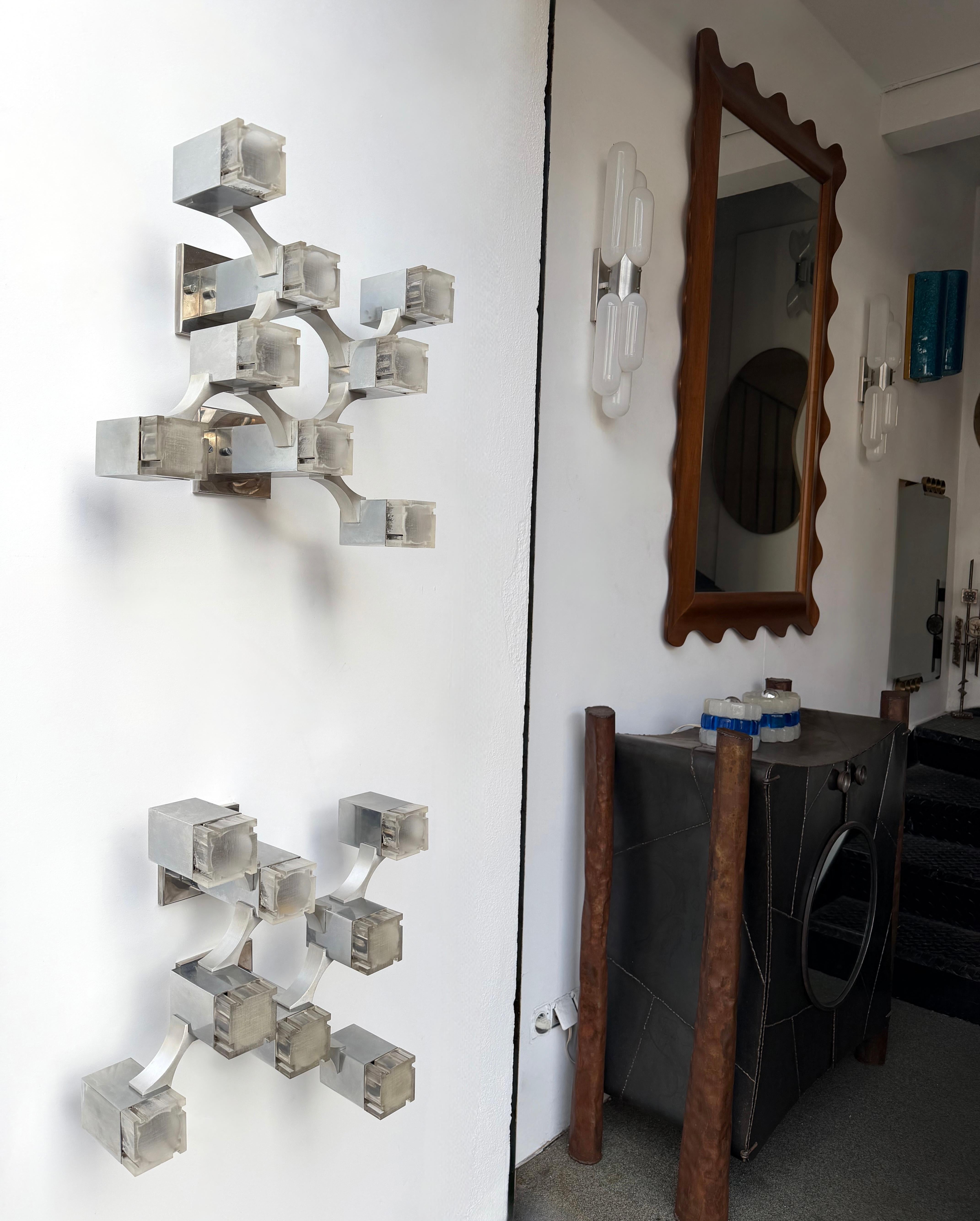 Metallo Coppia di applique cubiche in metallo, cromo e lucite di Sciolari, Italia, anni '70 in vendita