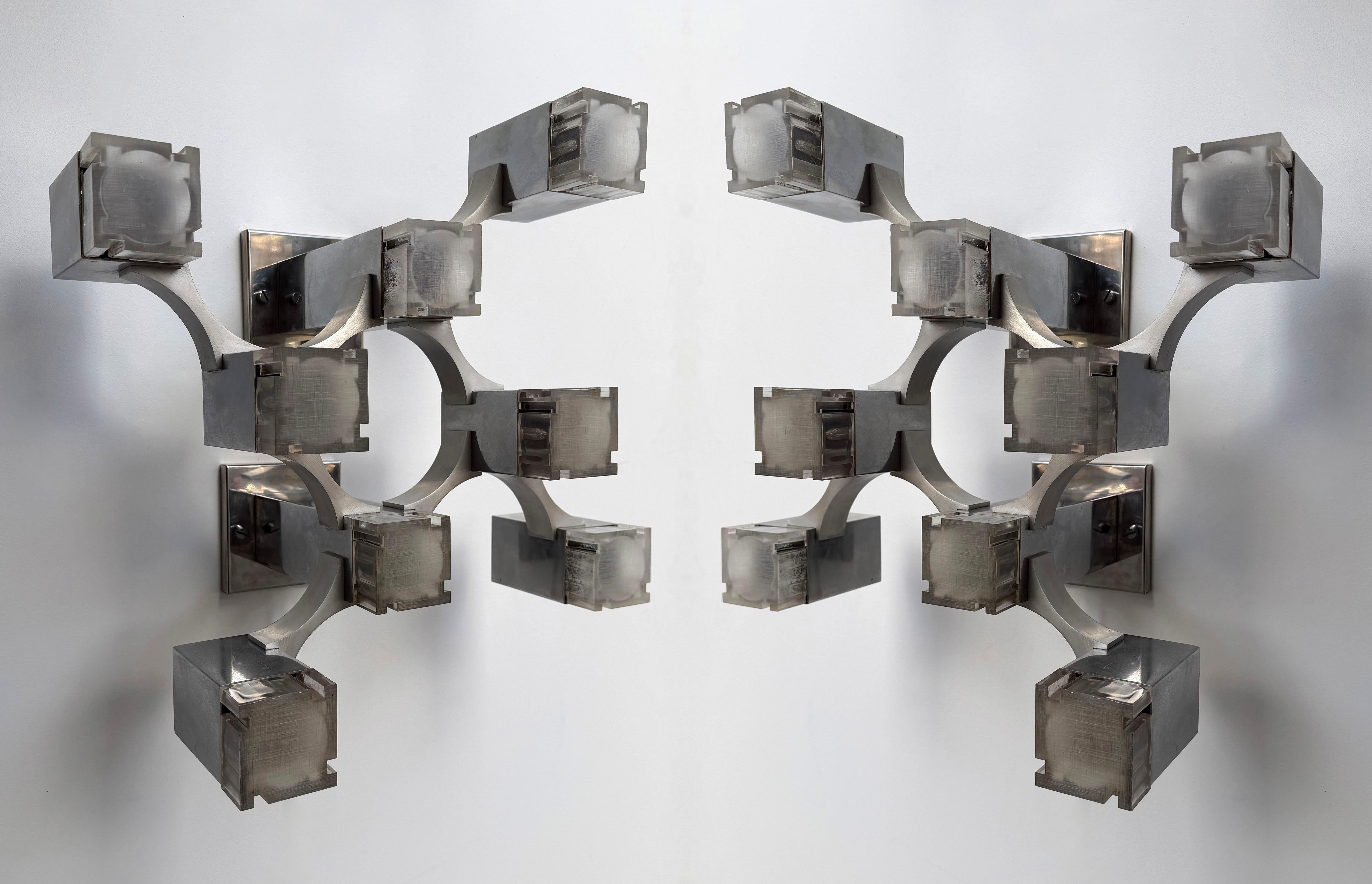 Coppia di applique cubiche in metallo, cromo e lucite di Sciolari, Italia, anni '70 in vendita 1