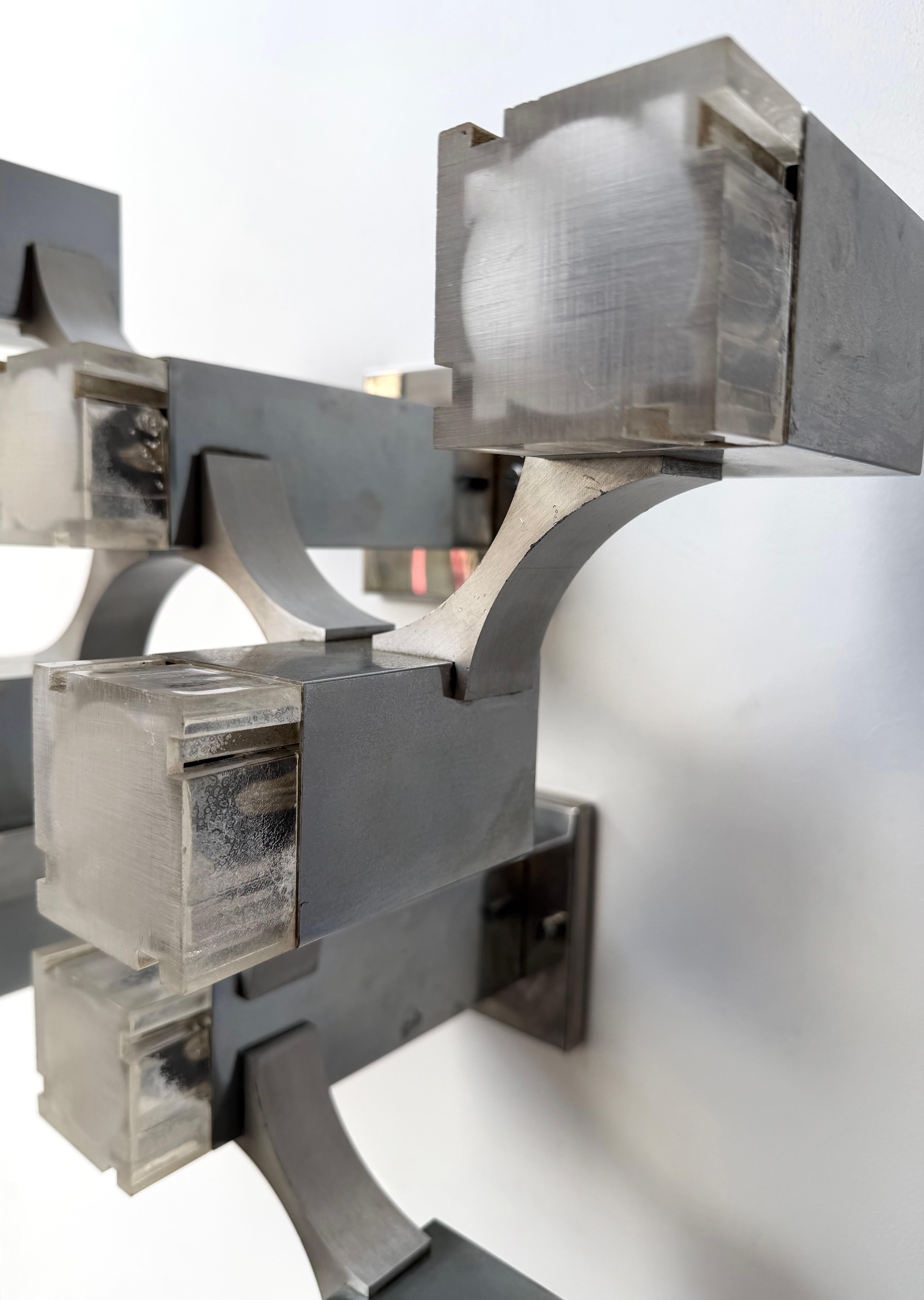 Coppia di applique cubiche in metallo, cromo e lucite di Sciolari, Italia, anni '70 in vendita 2