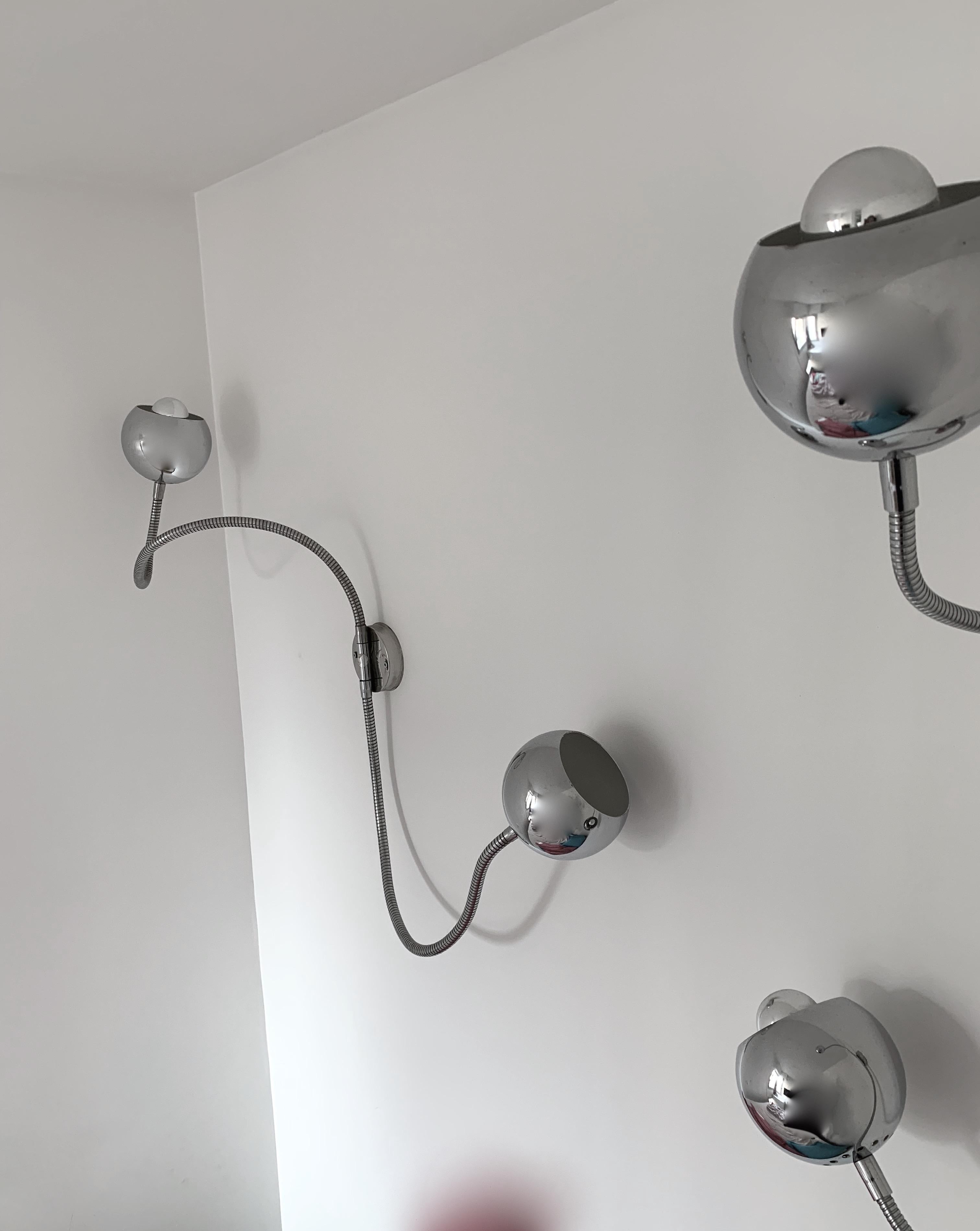 Pair of Sconces Eyes Ball Metal Chrome by Reggiani, Italy, 1970s In Good Condition For Sale In SAINT-OUEN, FR