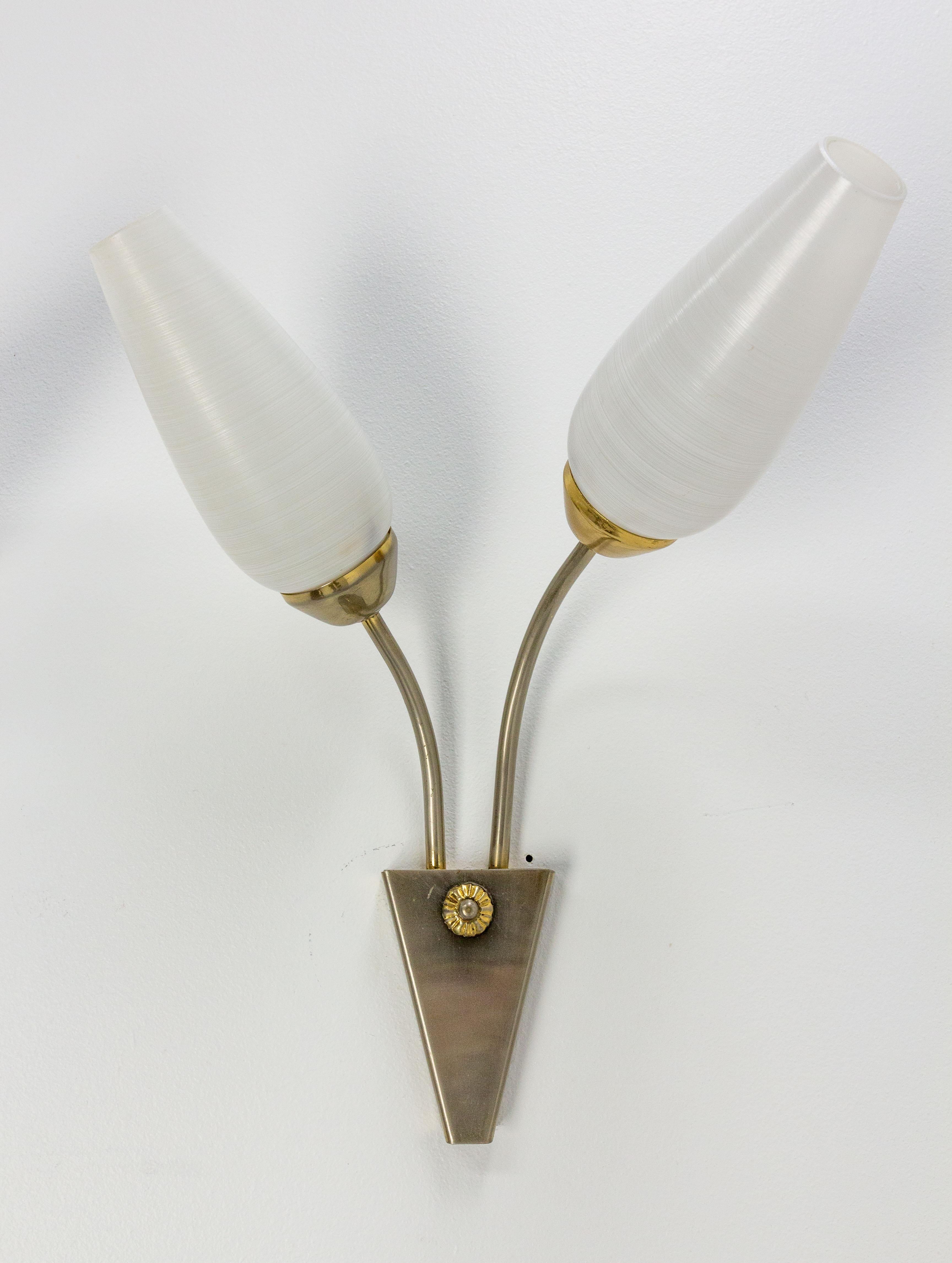 Pair of Sconces Frozen Glass & Chrome, circa 1960, France In Good Condition In Labrit, Landes