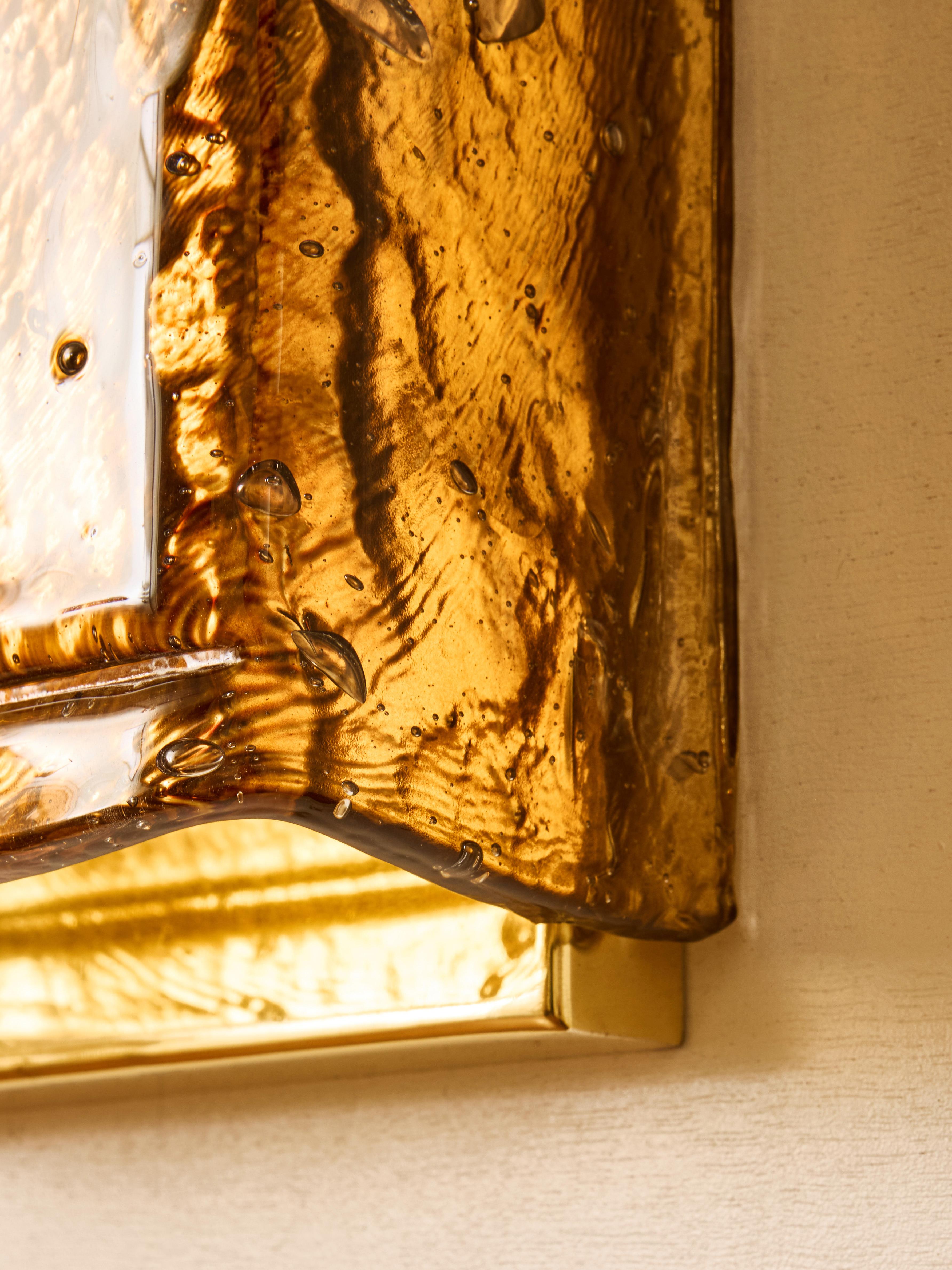 Italian Pair of sconces in brass and amber Murano glass by Studio Glustin For Sale