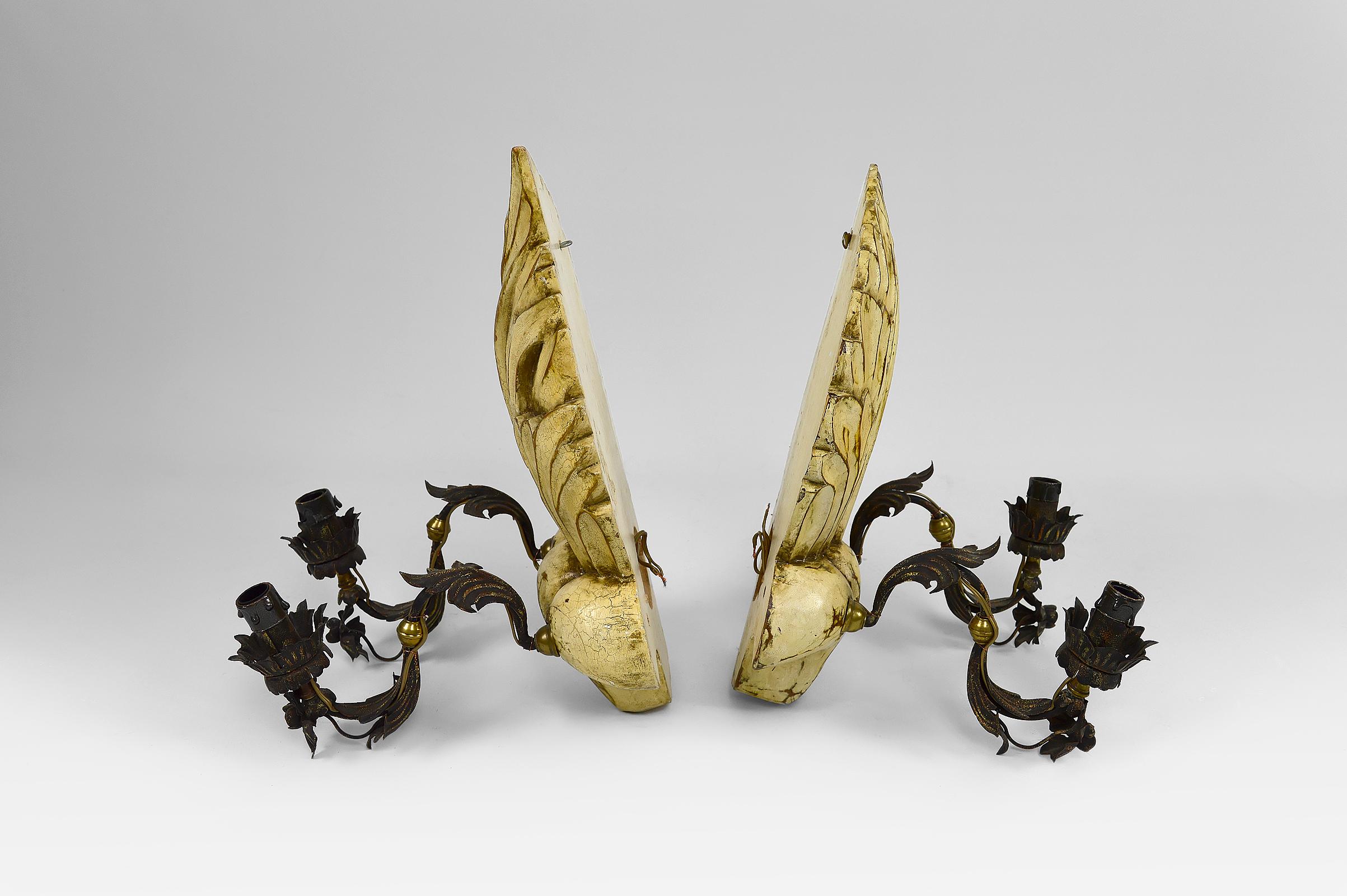 Pair of Sconces in Carved, Painted and Patinated Wood, Hollywood Regency, 1950s For Sale 9