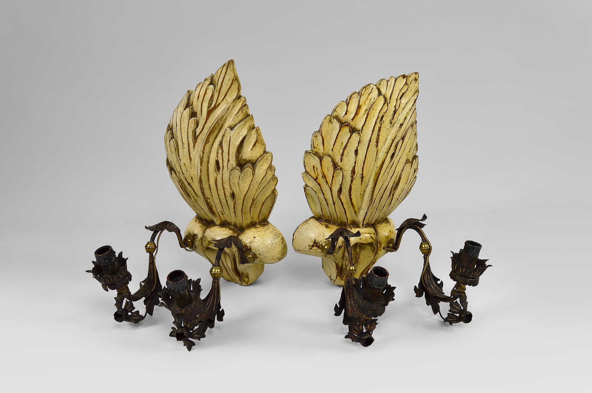 French Pair of Sconces in Carved, Painted and Patinated Wood, Hollywood Regency, 1950s For Sale