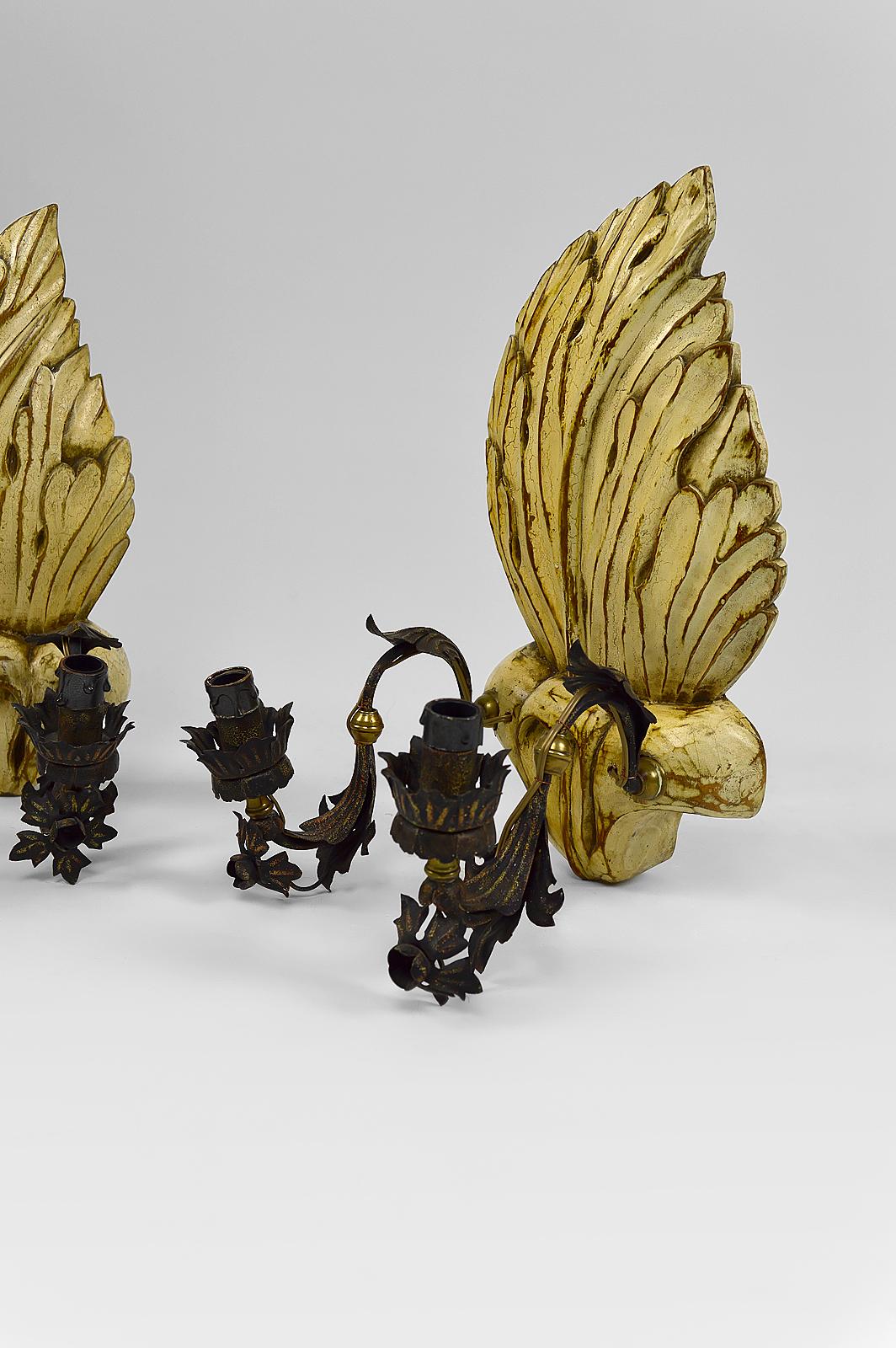 Pair of Sconces in Carved, Painted and Patinated Wood, Hollywood Regency, 1950s For Sale 1