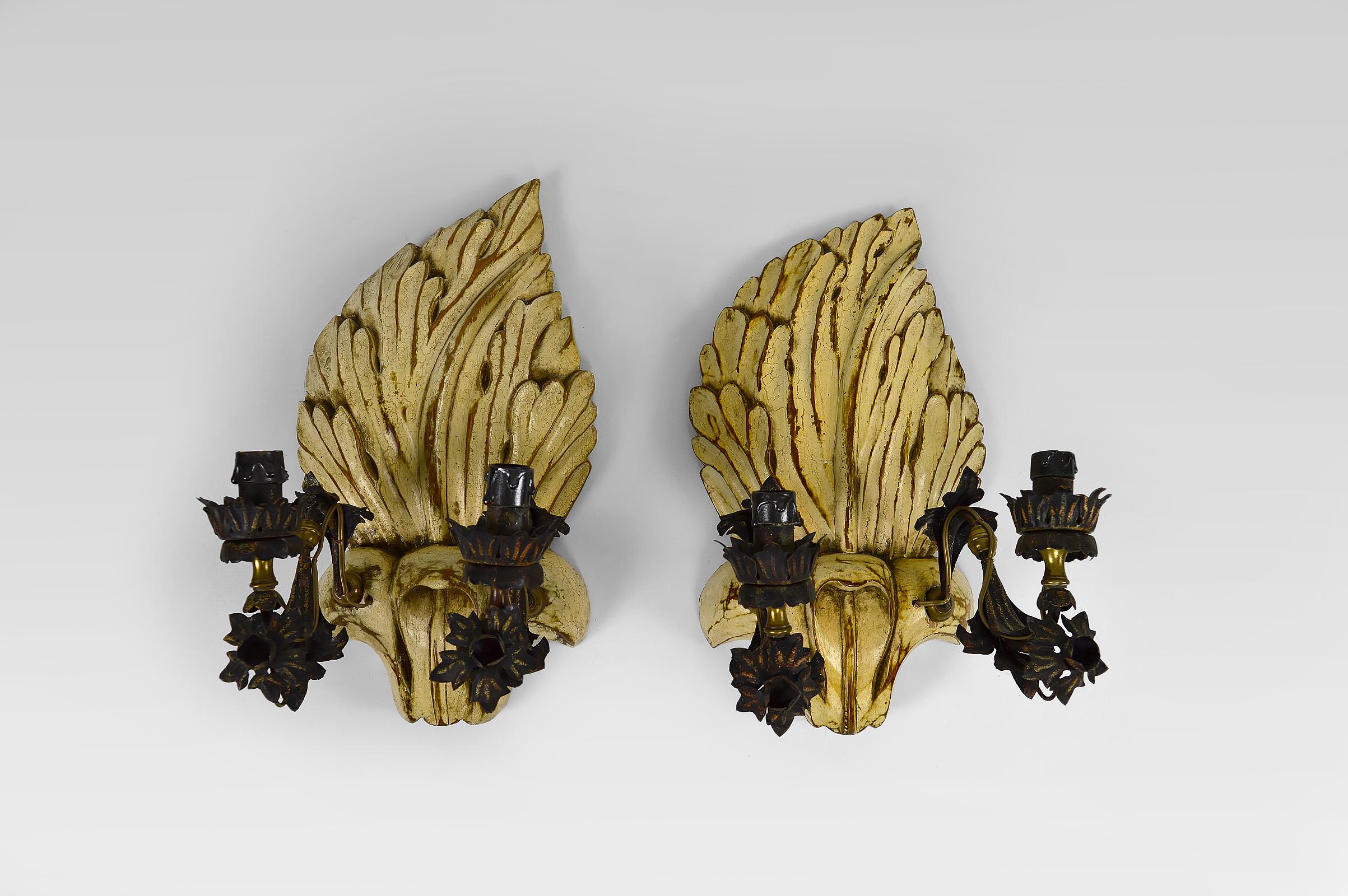Pair of Sconces in Carved, Painted and Patinated Wood, Hollywood Regency, 1950s For Sale 2