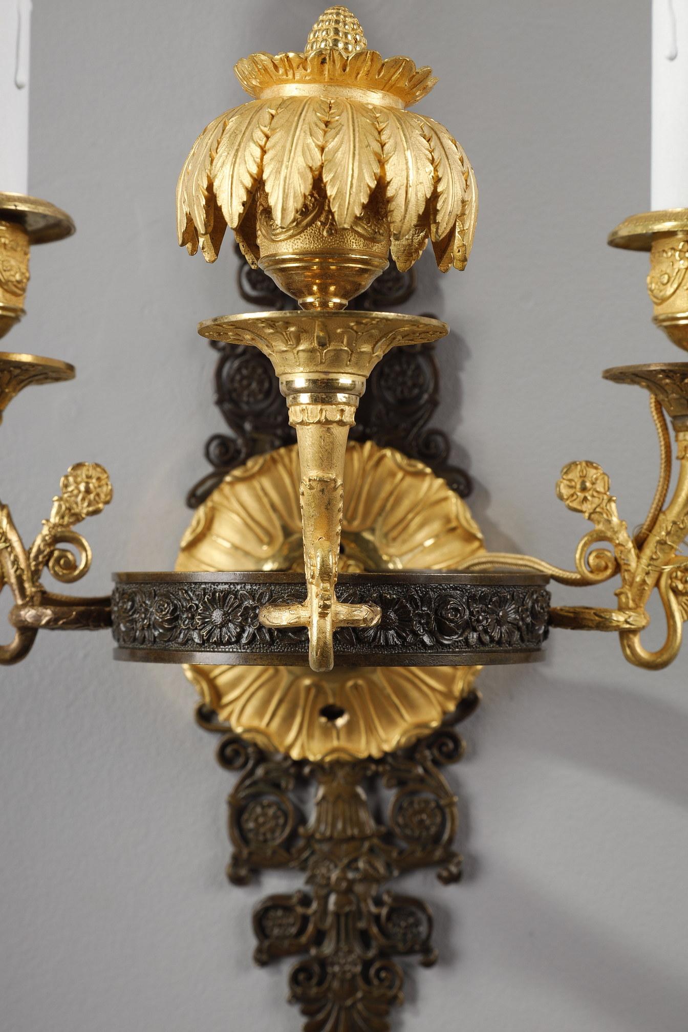 Paire d'appliques en bronze ciselé et doré, période Charles X en vente 5