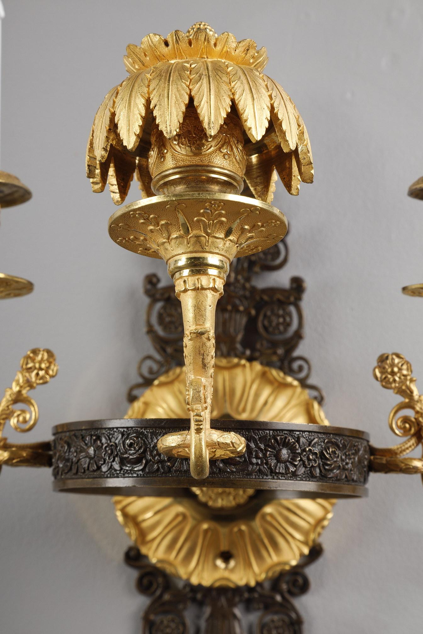 Paire d'appliques en bronze ciselé et doré, période Charles X en vente 6
