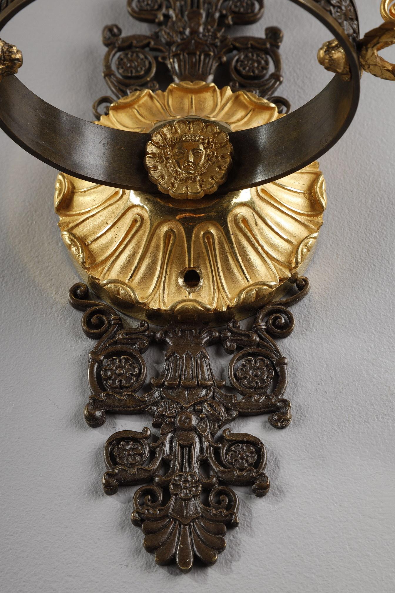 Paire d'appliques en bronze ciselé et doré, période Charles X en vente 1