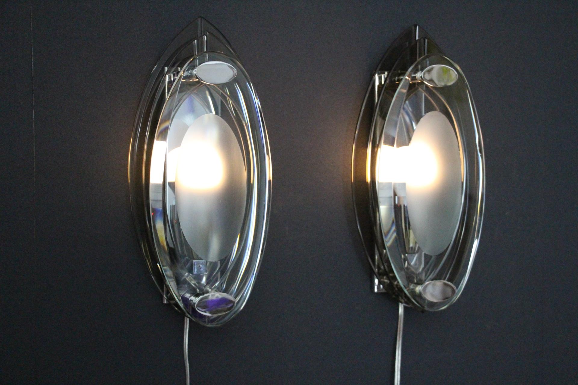 Paire d'appliques en verre de cristal dans le style de Max Ingrand et Fontana Arte en vente 3
