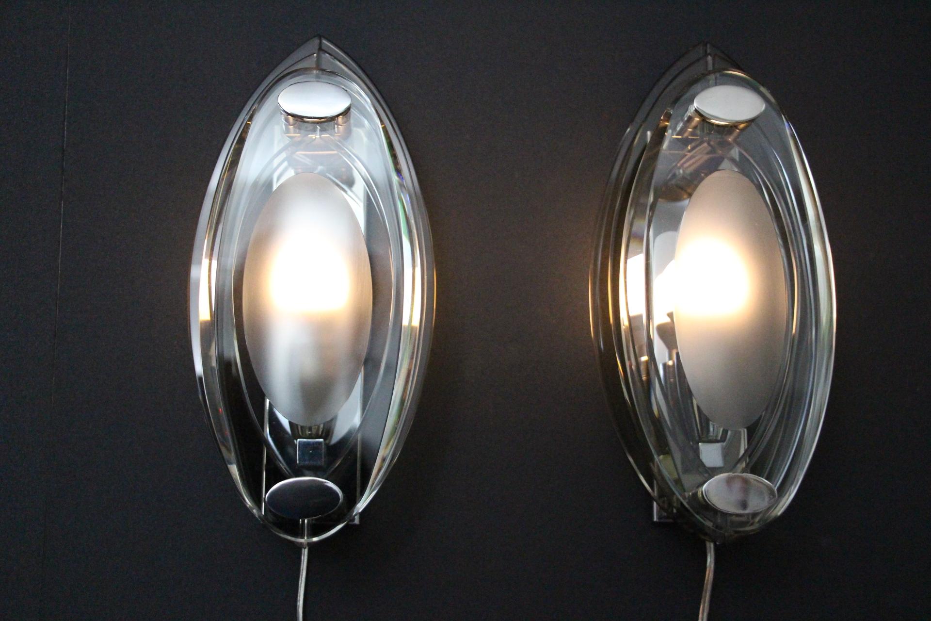 Paire d'appliques en verre de cristal dans le style de Max Ingrand et Fontana Arte en vente 4