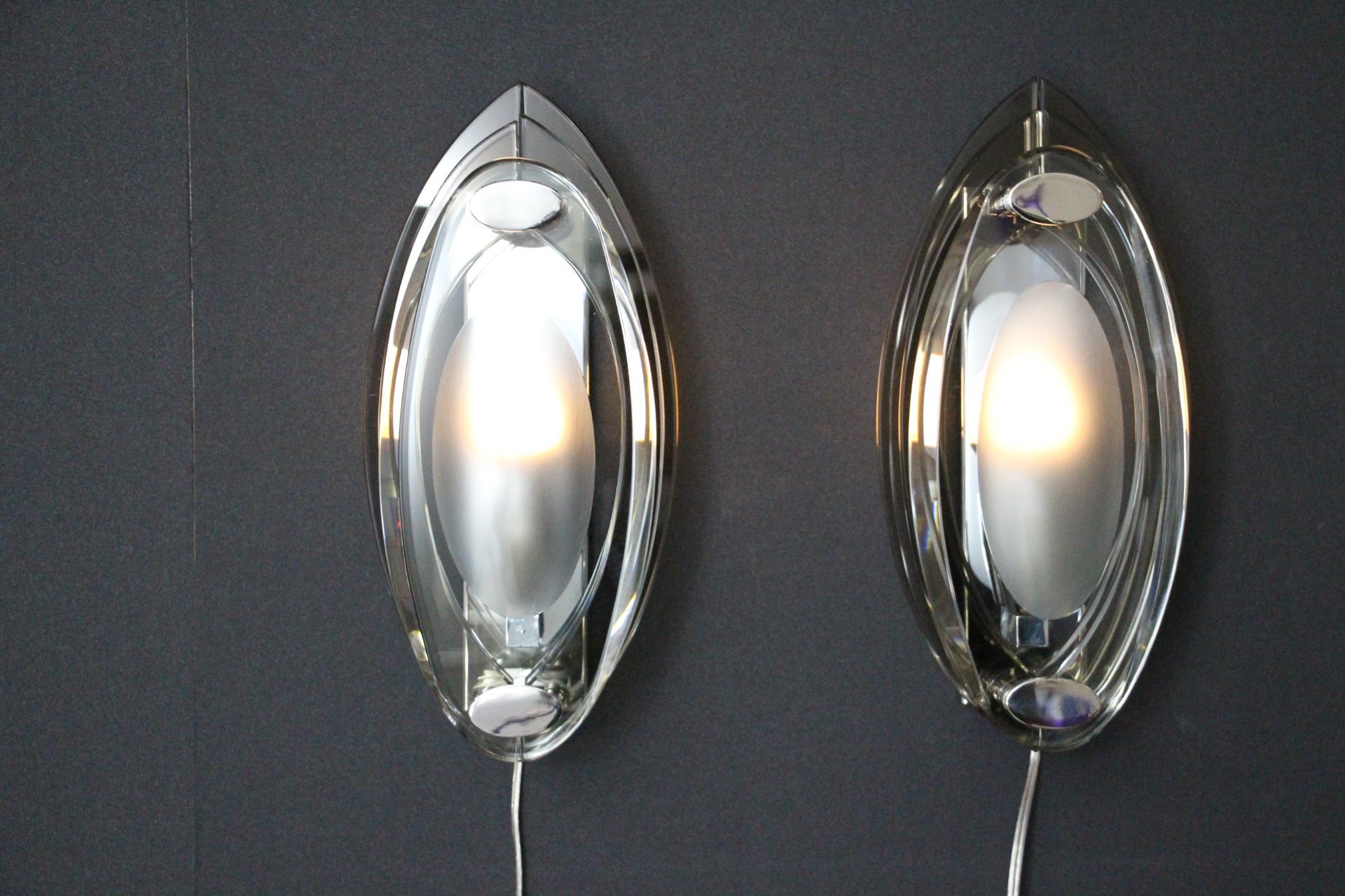 Paire d'appliques en verre de cristal dans le style de Max Ingrand et Fontana Arte en vente 1
