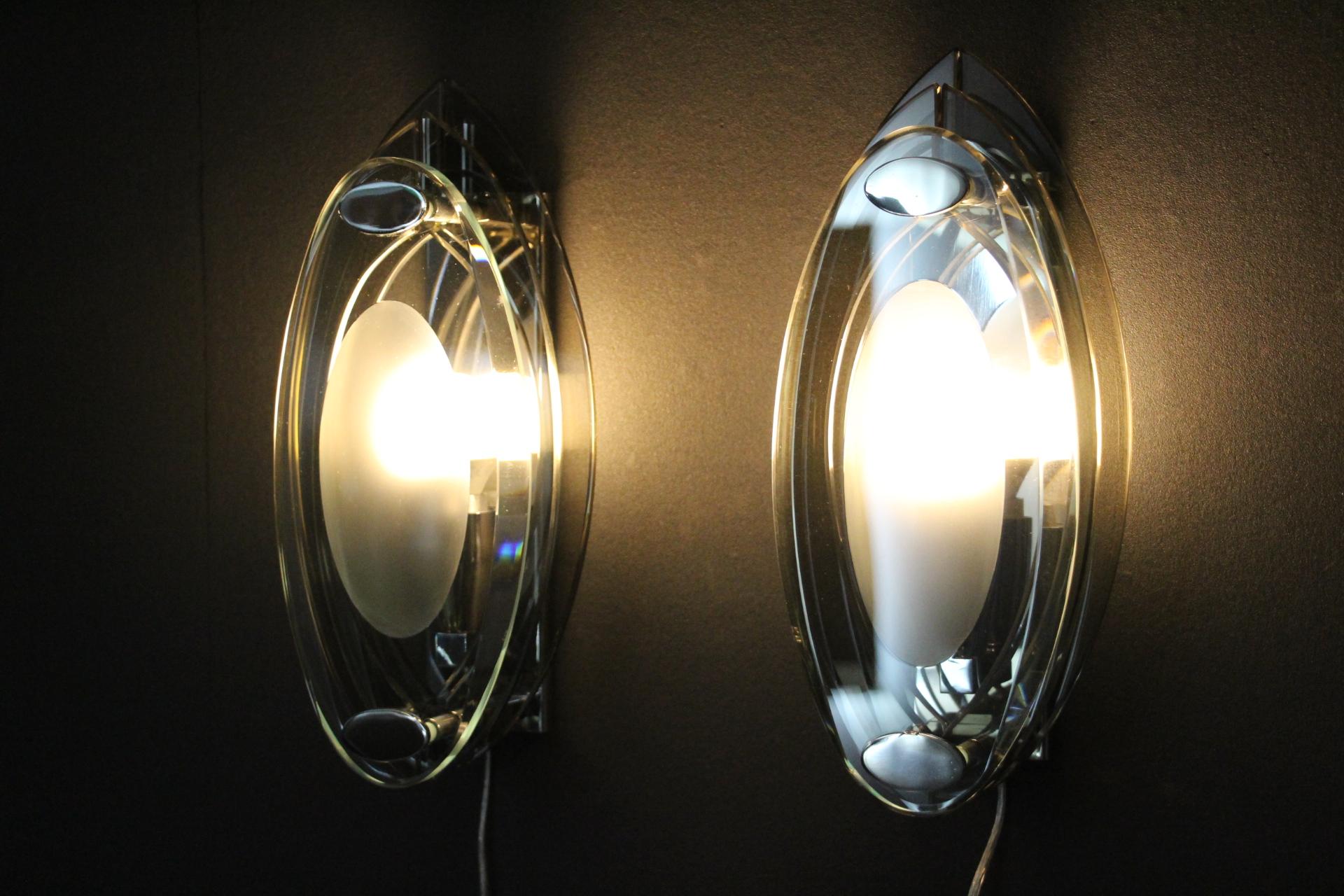 Paire d'appliques en verre de cristal dans le style de Max Ingrand et Fontana Arte en vente 2