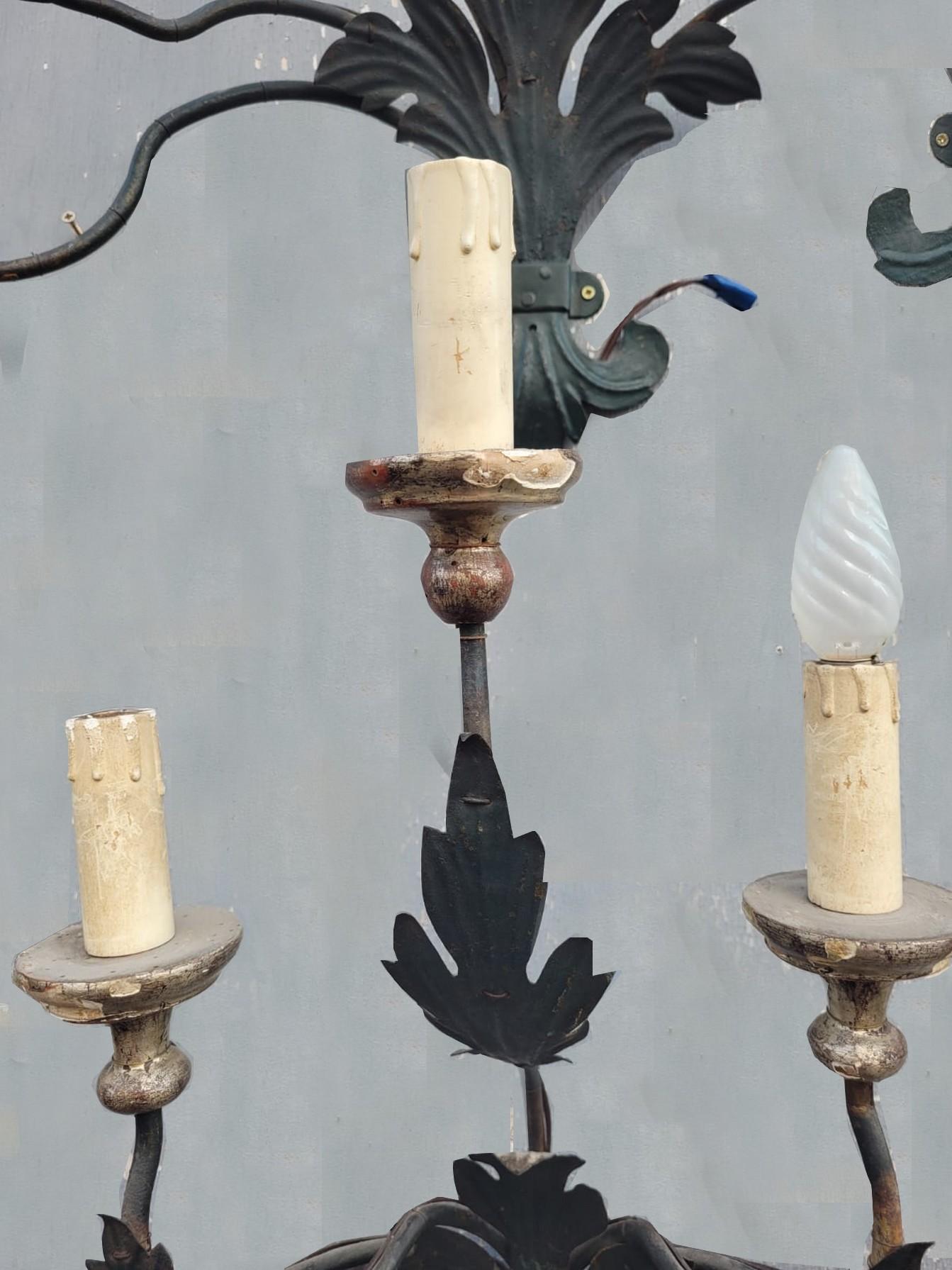 Paar Wandleuchter aus geschliffenem Eisen, spätes 19. Jahrhundert im Zustand „Gut“ im Angebot in MARSEILLE, FR