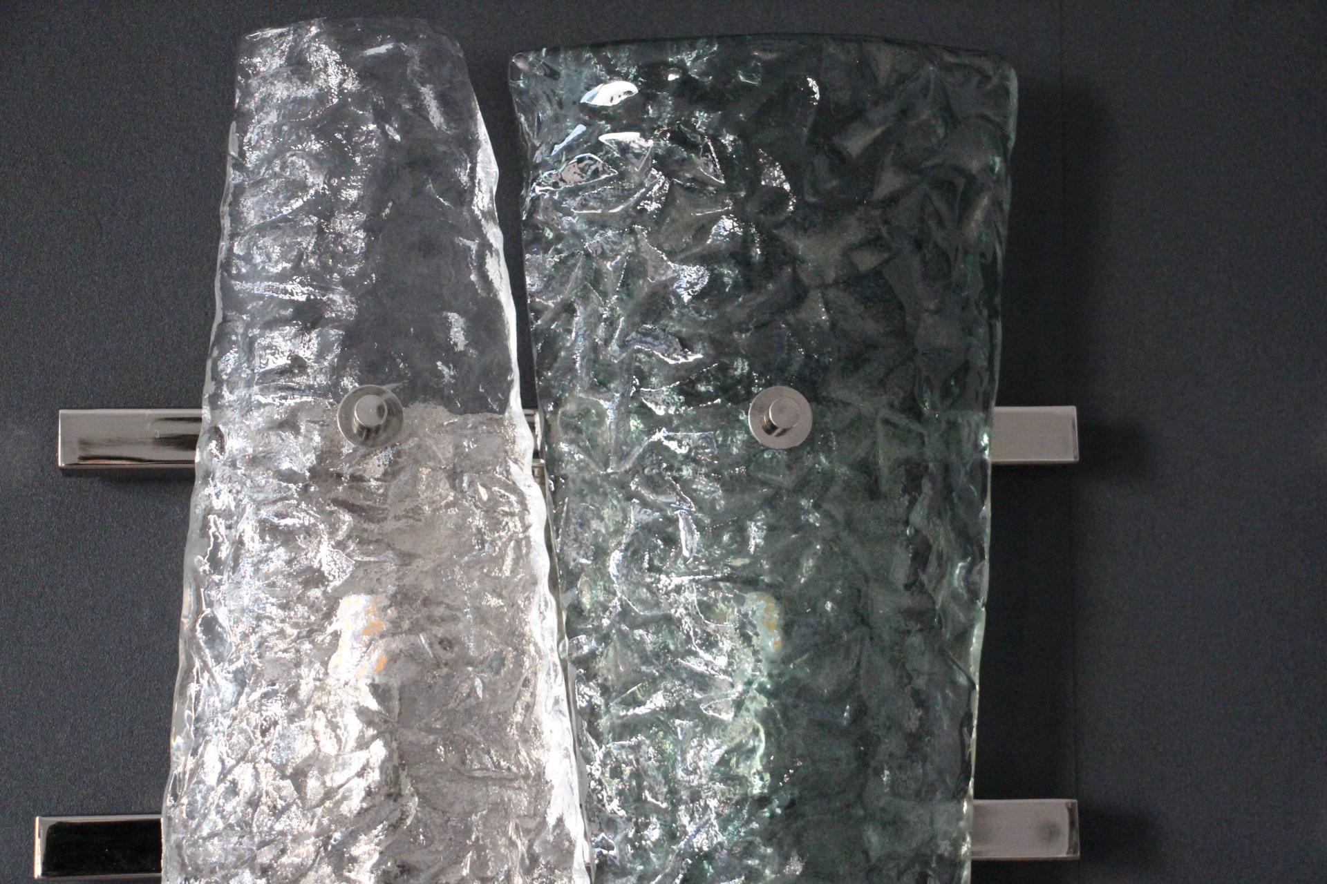 Paire d'appliques en verre de Murano vert émeraude et cristal sur cadre argenté Excellent état - En vente à Saint-Ouen, FR