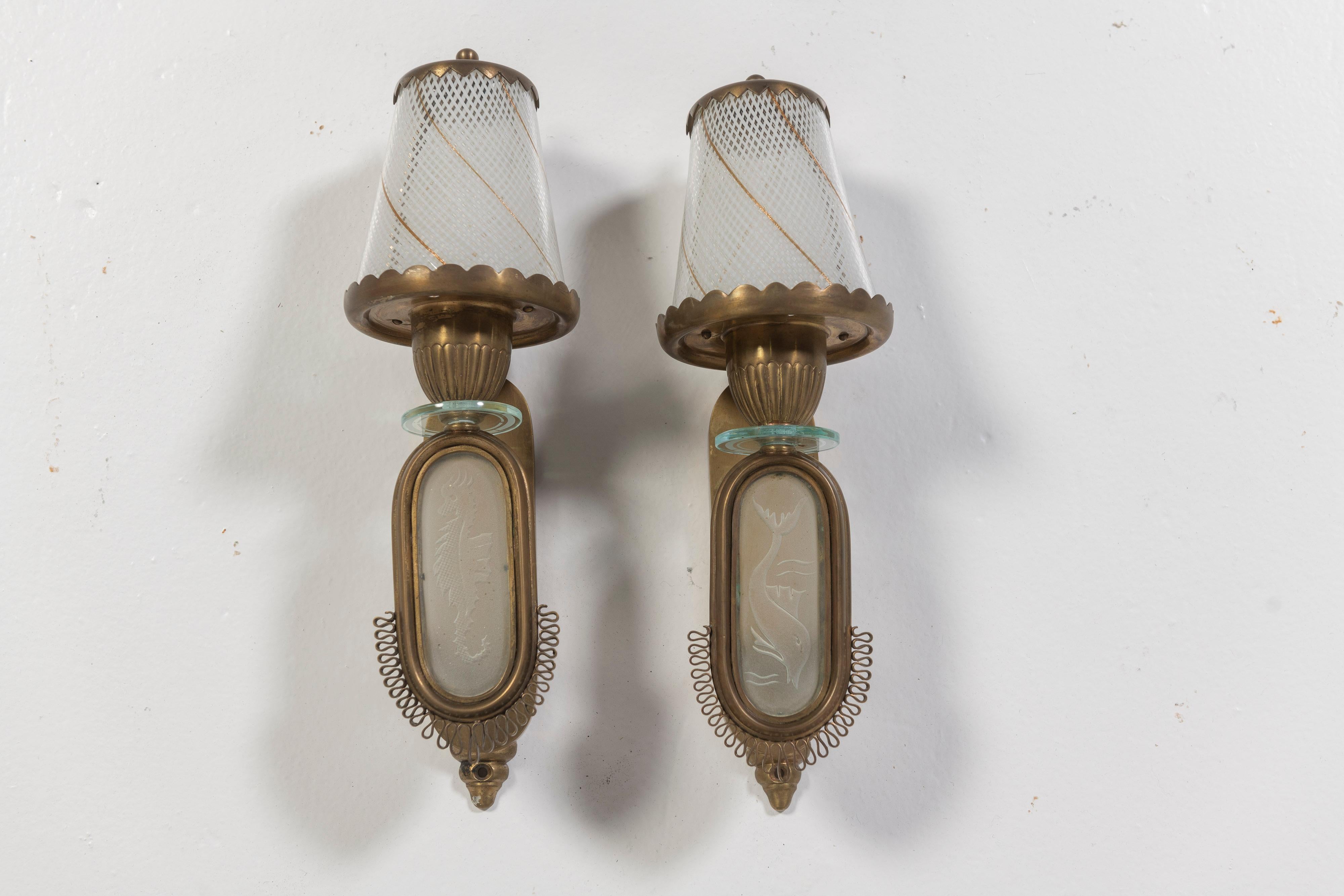 Pair of Sconces in Etched Glass, Cut Crystal and Brass, Attributed to Venini In Good Condition For Sale In San Francisco, CA