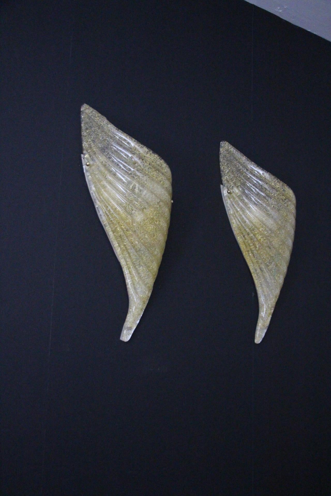 Pair of Sconces in Golden Murano Glass Modeled As Wings In Excellent Condition For Sale In Saint-Ouen, FR