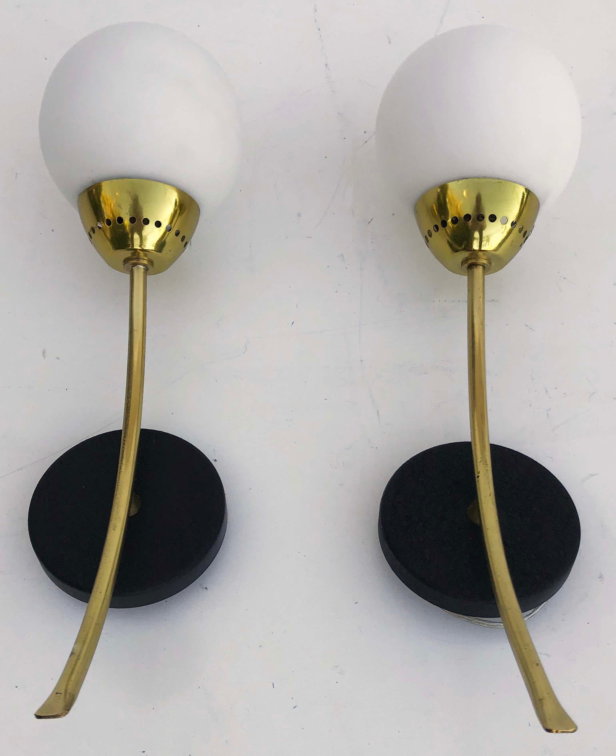 Superb pair of one light Maison Arlus sconces, opaline globe gives a very nice light.
US rewired and in working condition.
25 watts max bulb.
Have a look on our the largest collection of French and Italian period sconces. More than 200