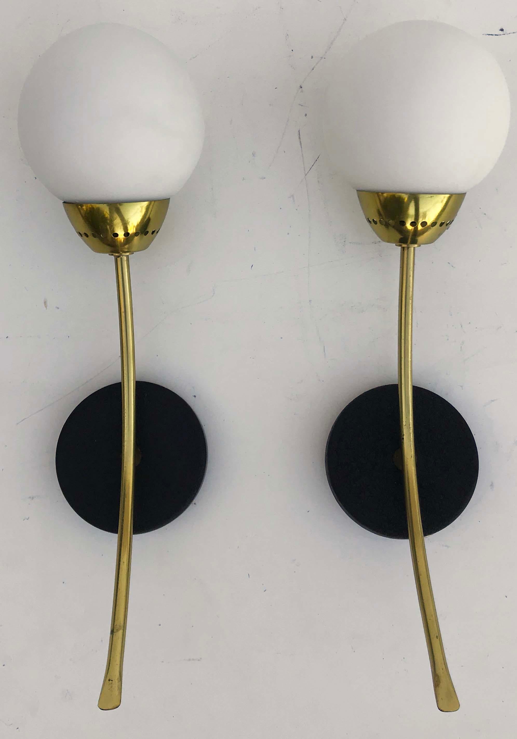 Mid-Century Modern Pair of Sconces in the Style of Stilnovo For Sale