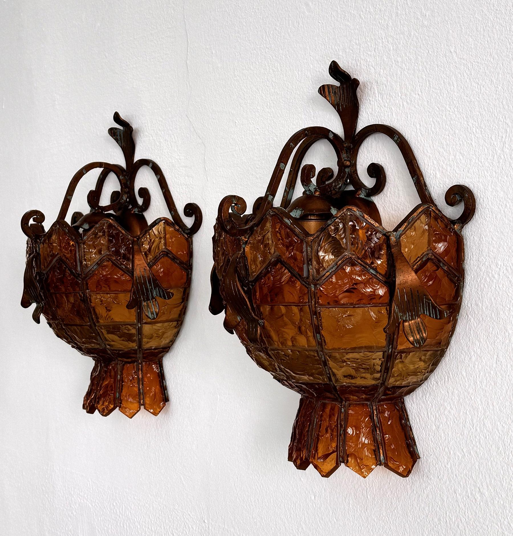 Paar Wandleuchter aus Schmiedeeisen und gehämmertem Glas von Poliarte, Italien, 1970er Jahre (Ende des 20. Jahrhunderts) im Angebot