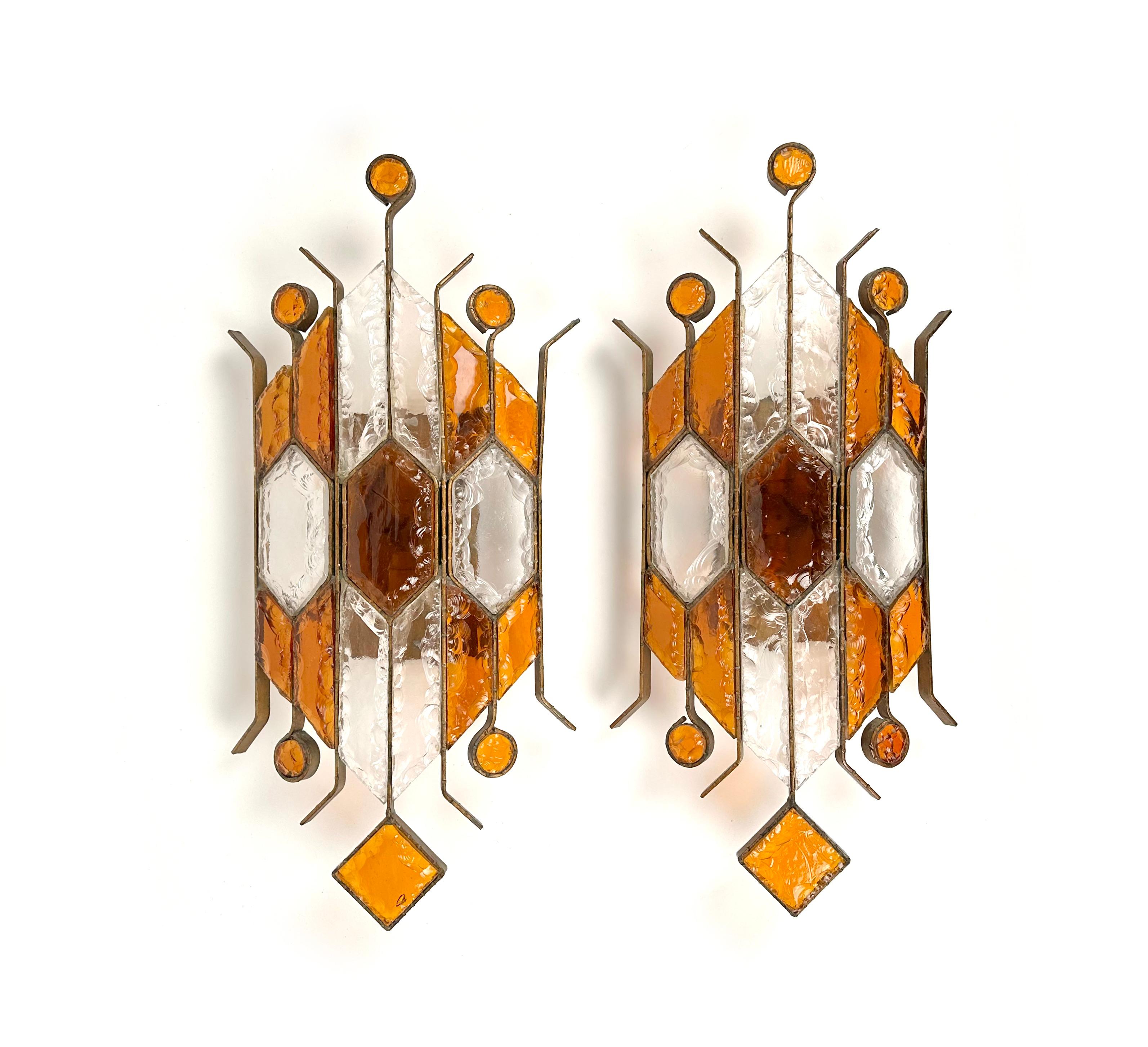 Mid-Century beautiful pair of sconces in wrought iron and multicolor hammered glass produced by Longobard.

Made in Italy in the 1970s.