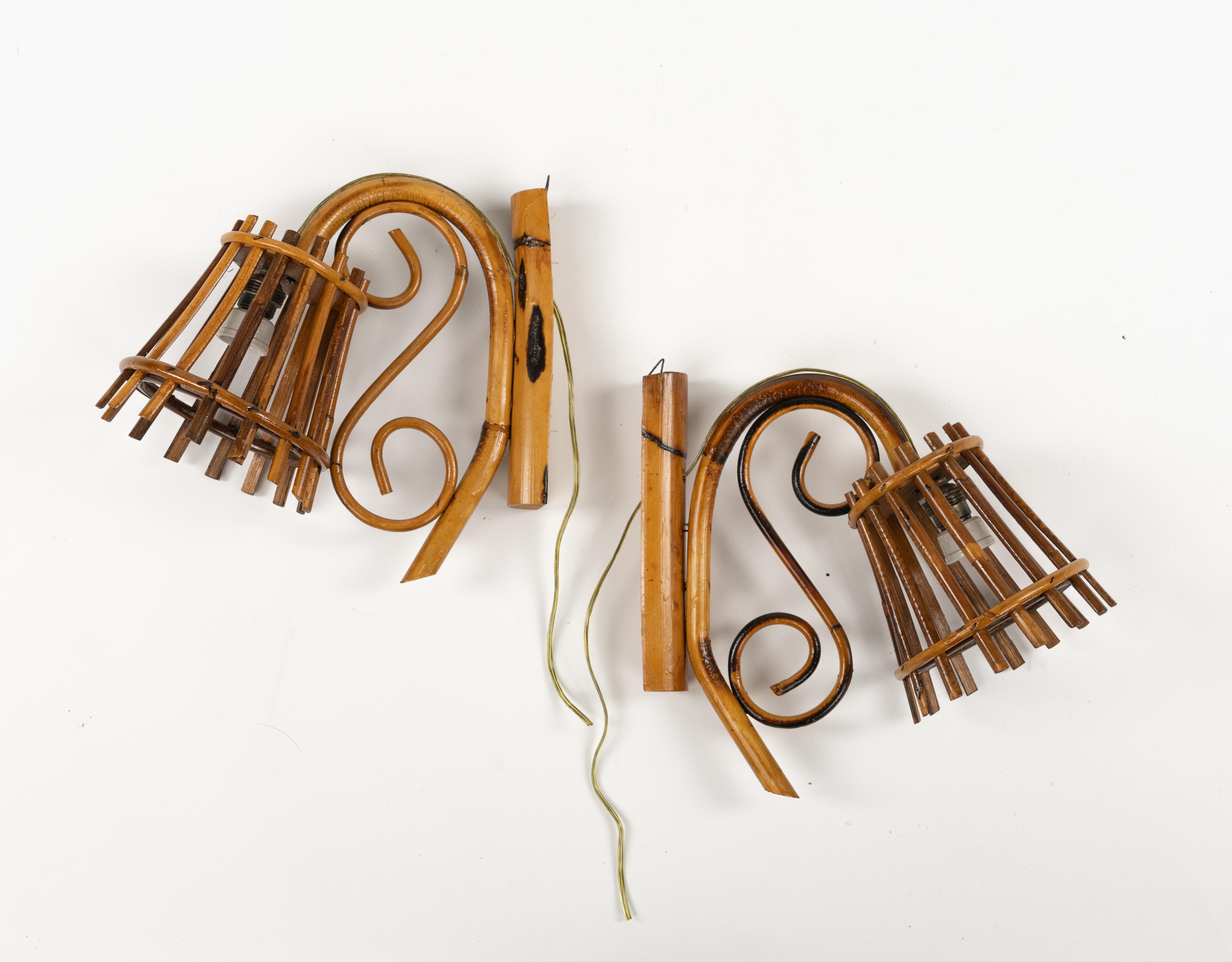 Metà XX secolo Coppia di lampade a lanterna in bambù e rattan in stile Louis Sognot, Italia, anni '60 in vendita