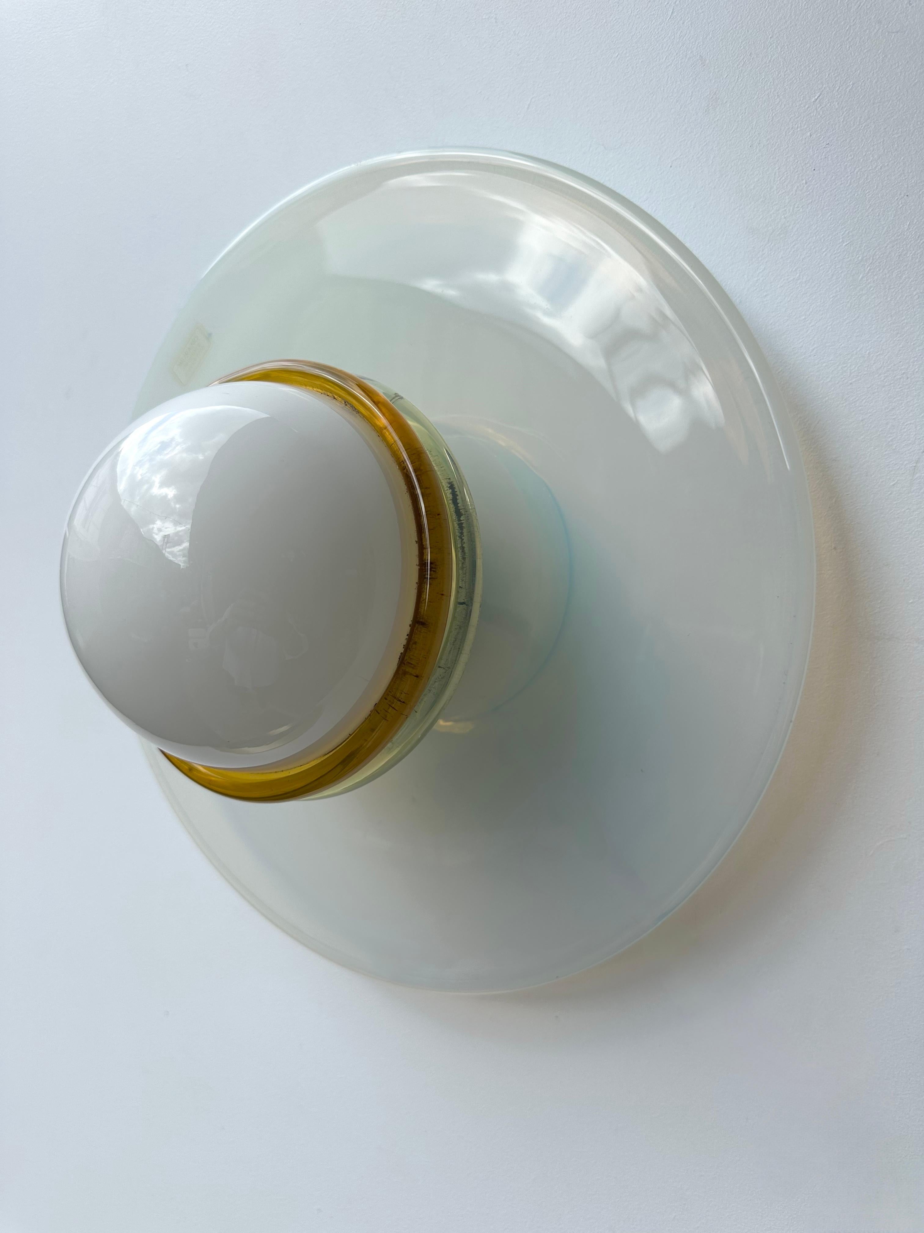 Pair of Sconces Opal Murano Glass Disc by I TRE, Italy, 1970s en venta 1