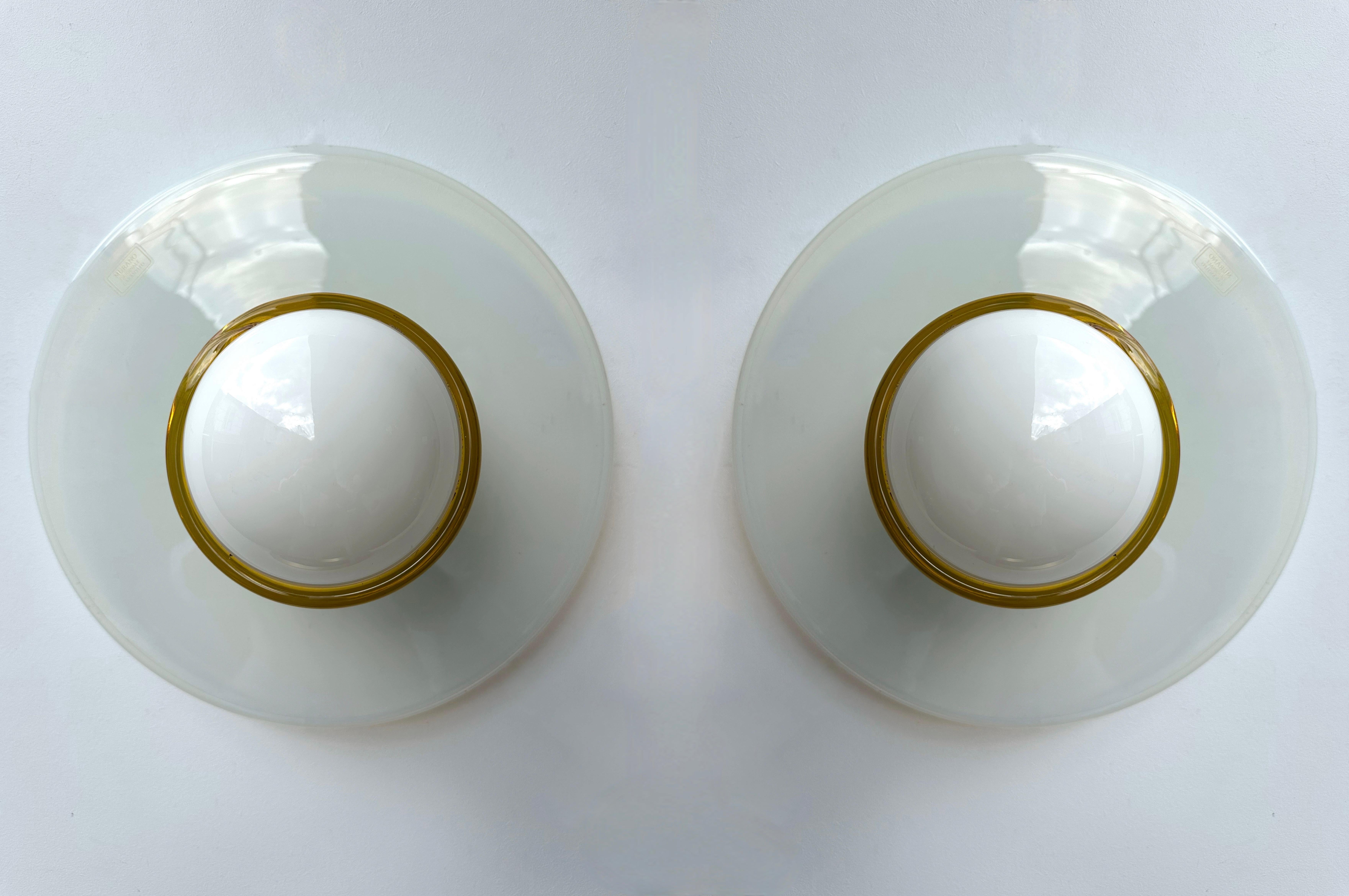 Pair of Sconces Opal Murano Glass Disc by I TRE, Italy, 1970s en venta 2