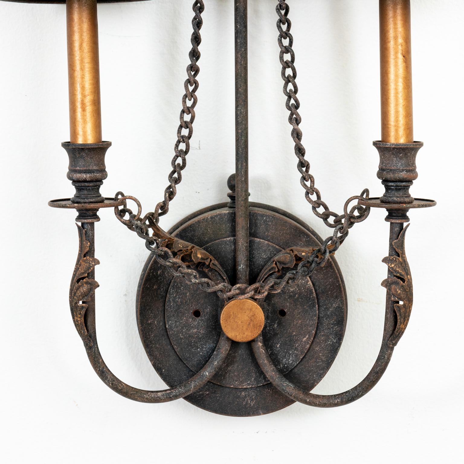 Coppia di lampade con catene drappeggiate in vendita 5