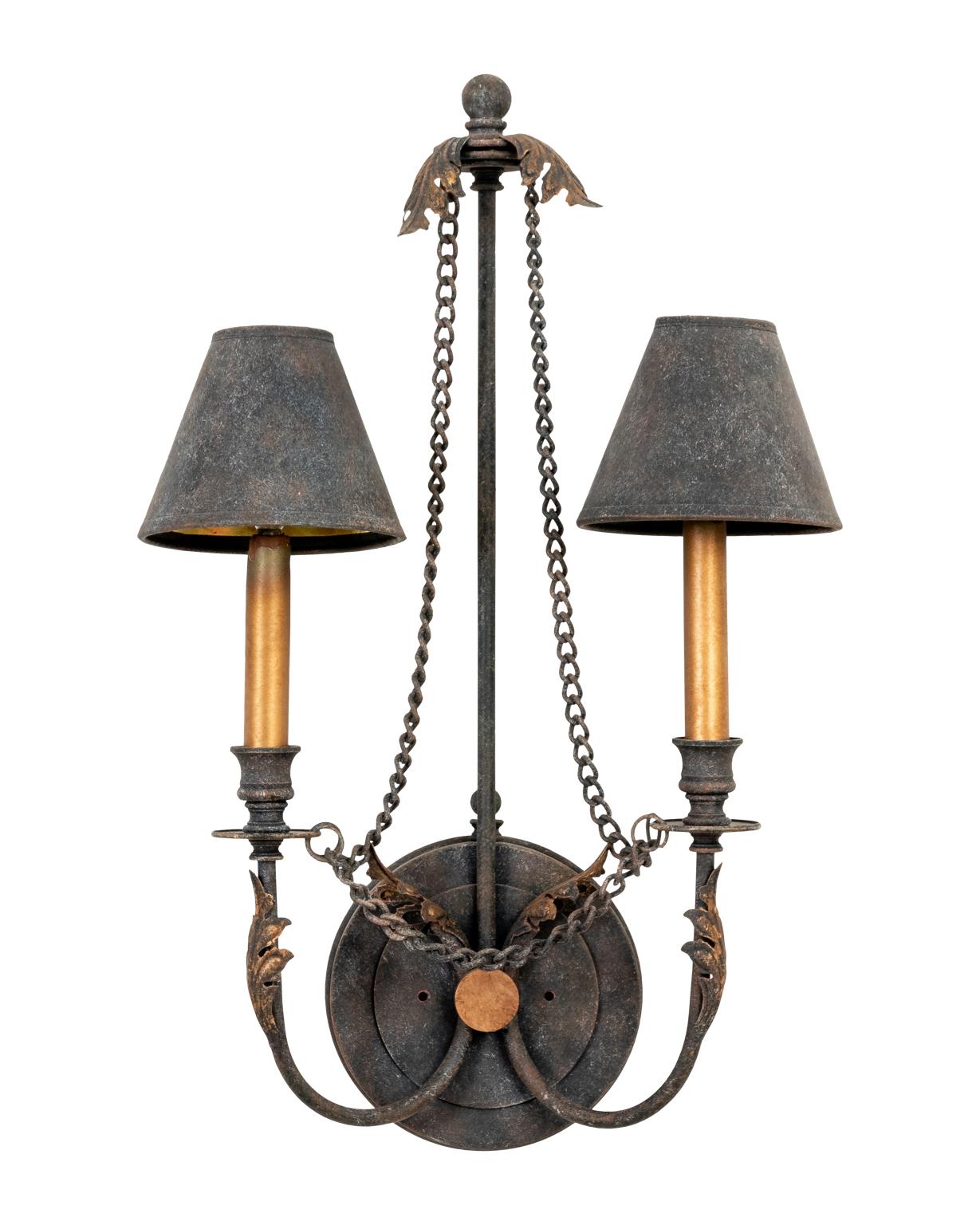 Fine XX secolo Coppia di lampade con catene drappeggiate in vendita