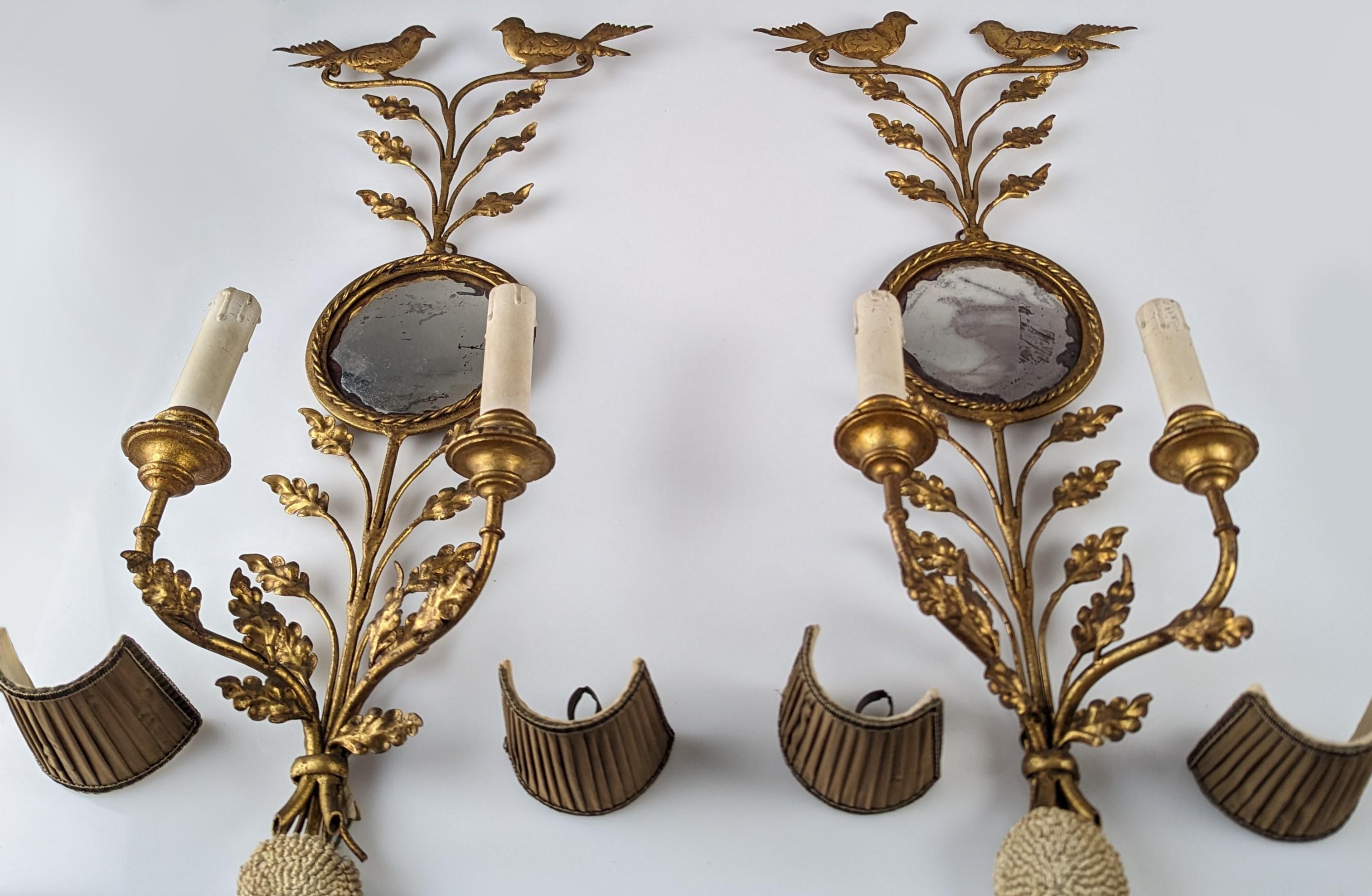 Paar Wandleuchter mit Spiegel zwischen Vögeln und Eichenblättern 4