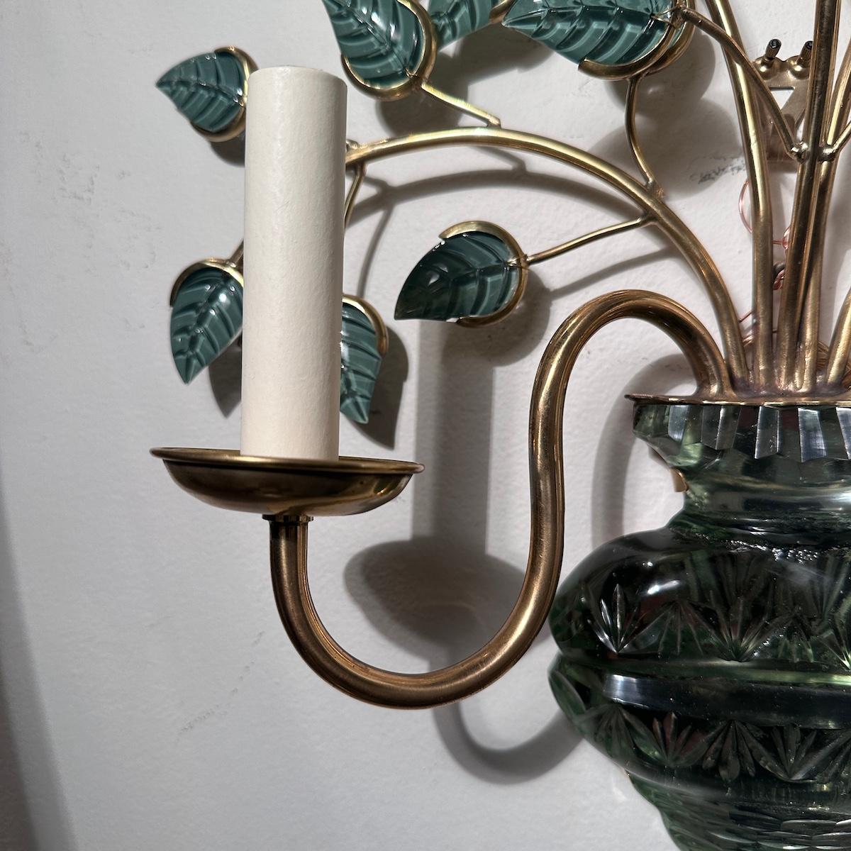 Metallo Coppia di appliques con foglie in vetro modellato in vendita