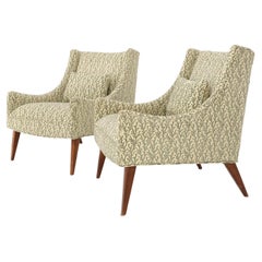 Pair of Scoop like Shape Light Profile Mid Century Modern Lounge Chairs Mint