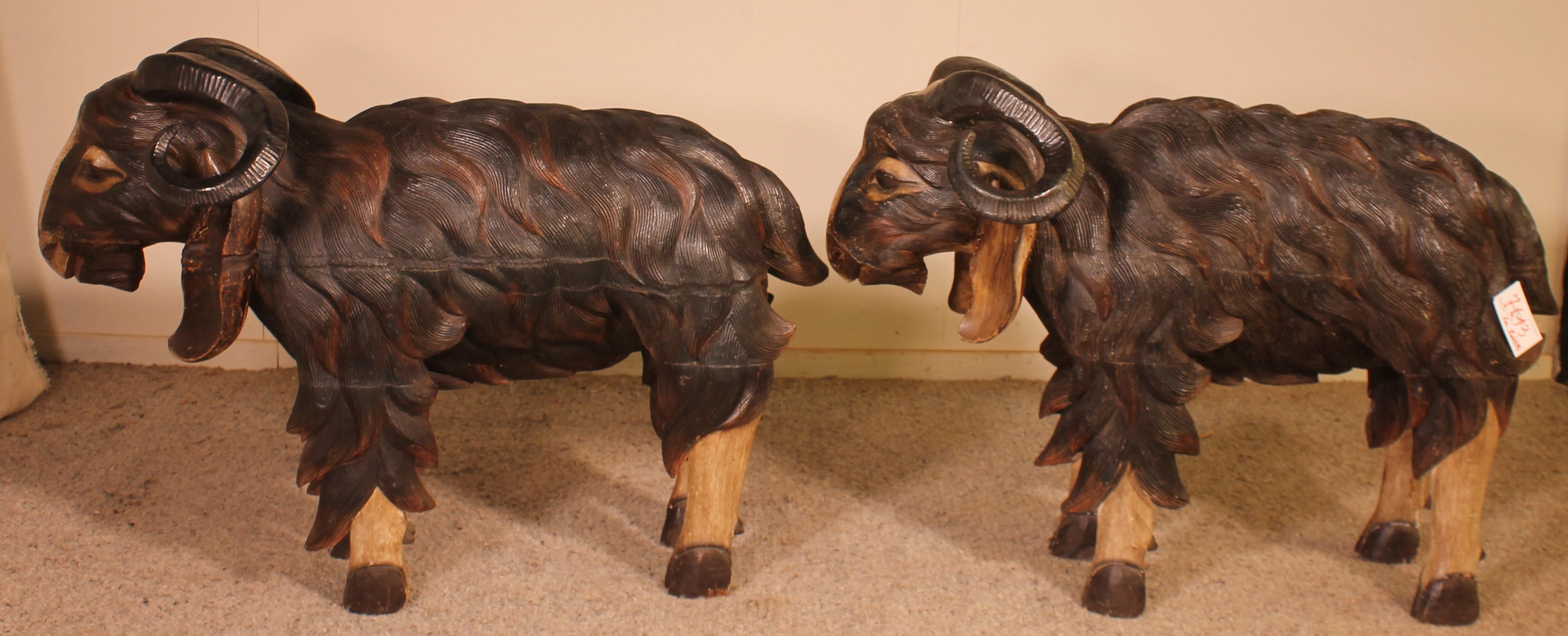 Pair of Scottish Ram in Polychrome Wood, 19 Century In Good Condition For Sale In Brussels, Brussels