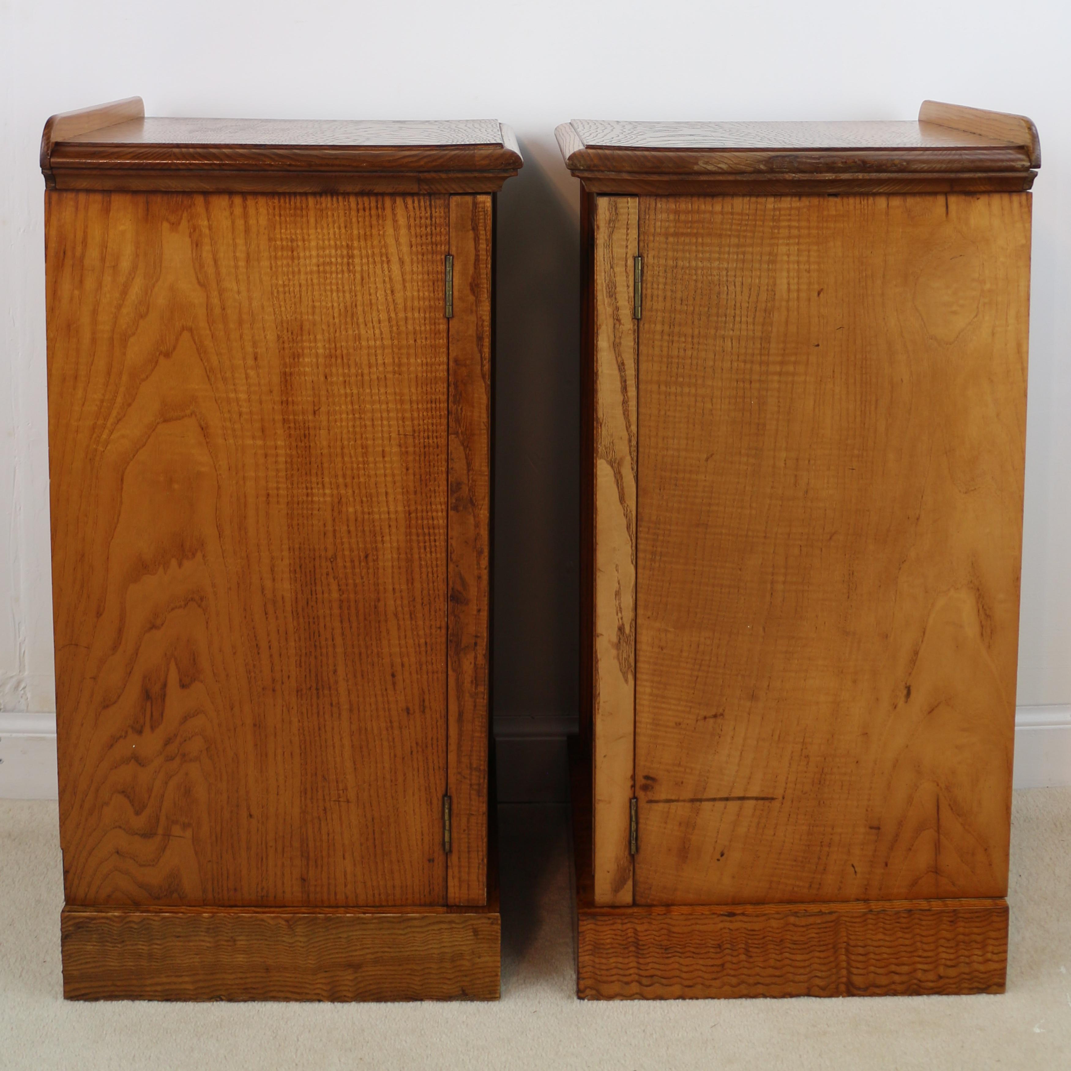 Pair of Scottish William IV Burr Elm Bedside Cabinets or Cupboards, circa 1830 11
