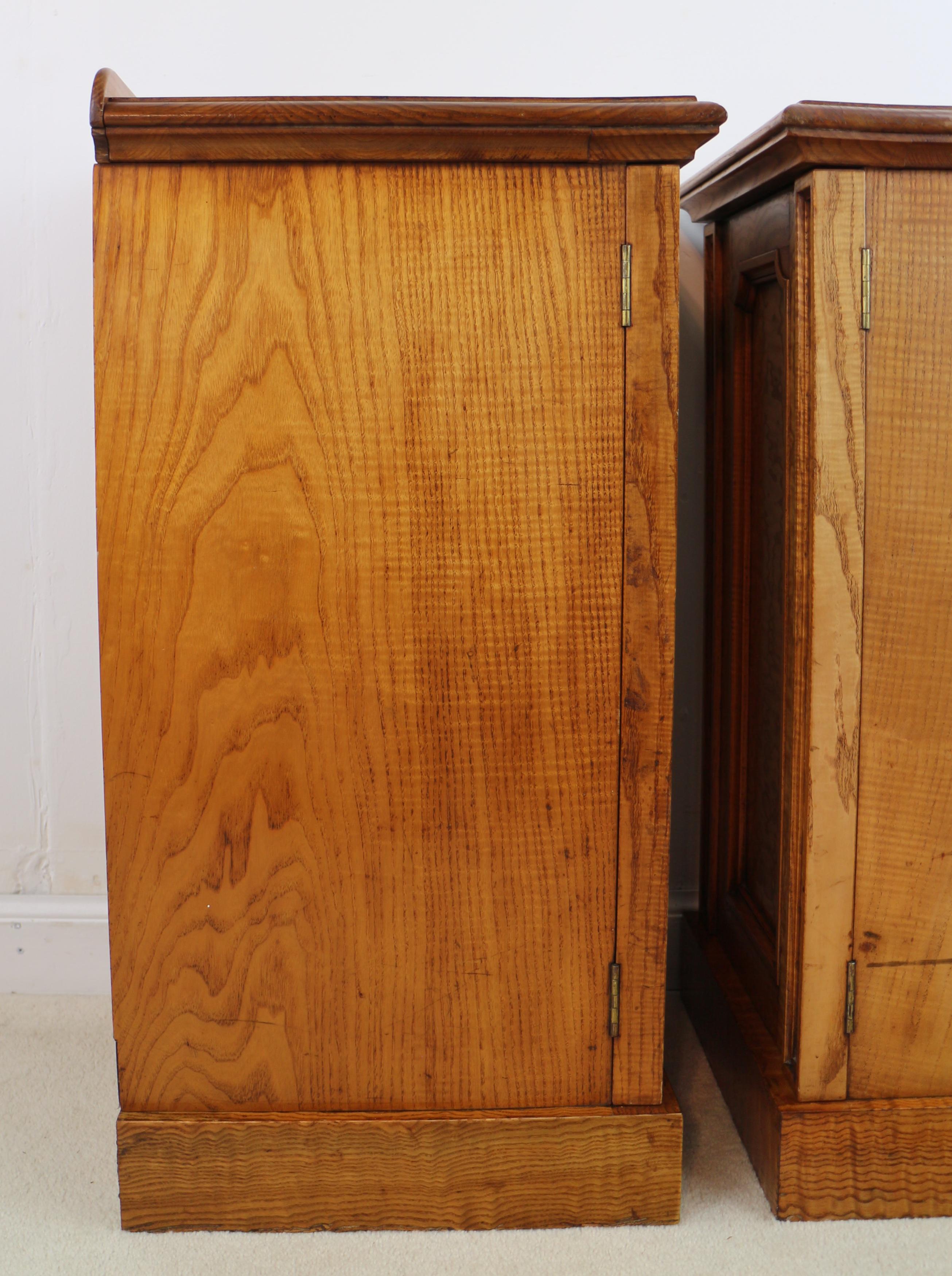 Pair of Scottish William IV Burr Elm Bedside Cabinets or Cupboards, circa 1830 12
