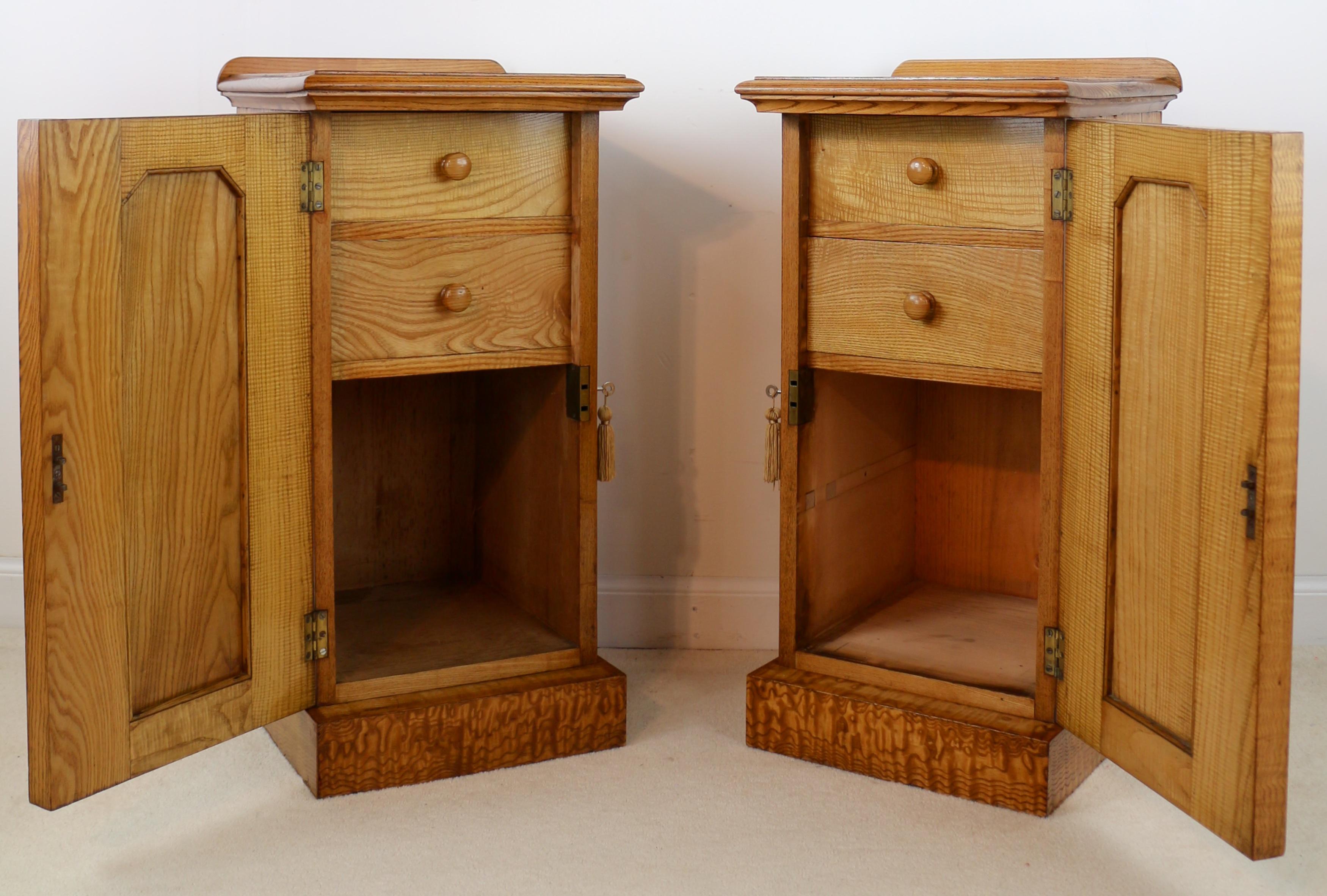 Pair of Scottish William IV Burr Elm Bedside Cabinets or Cupboards, circa 1830 3
