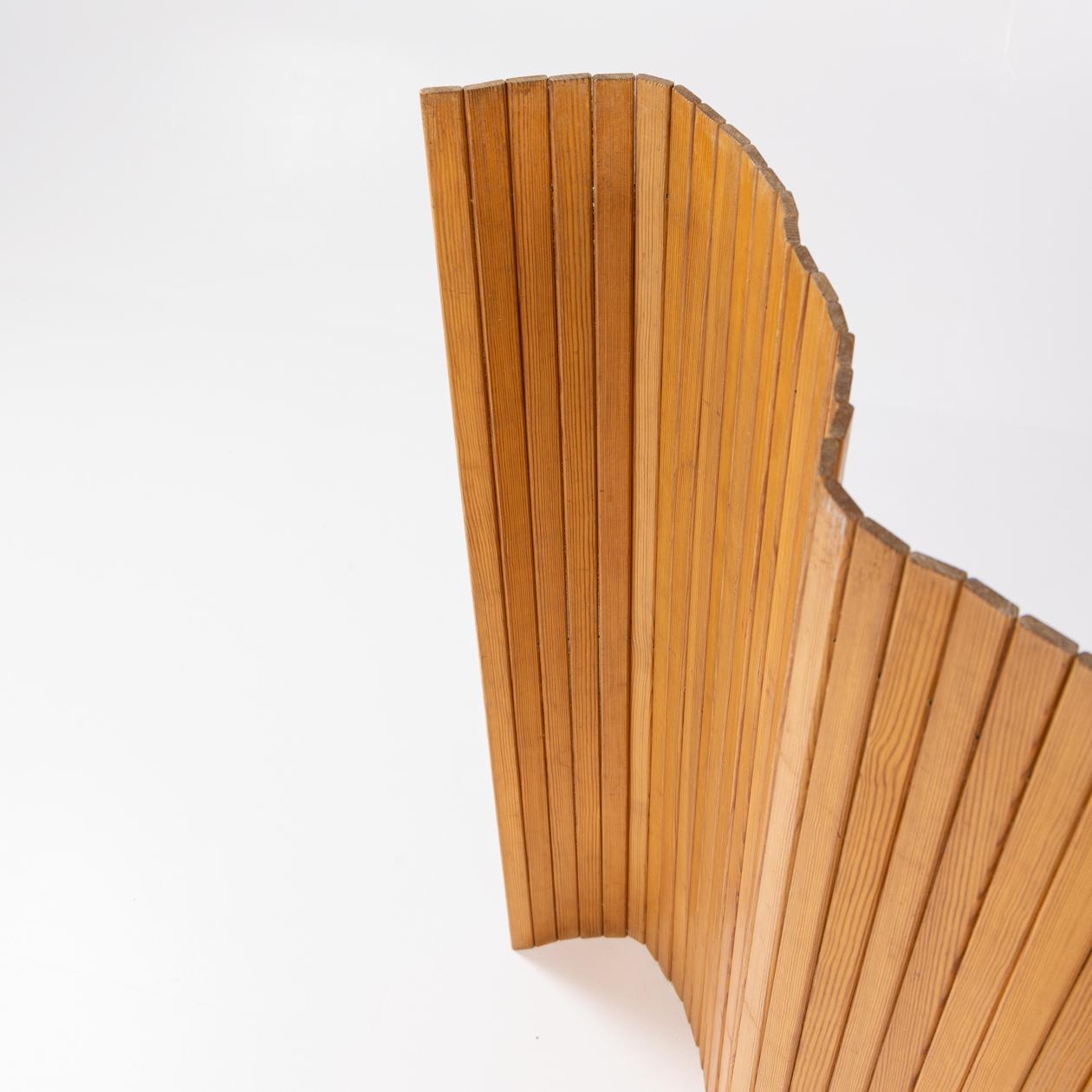 Finnish Pair of screens in patinated pine by Alvar Aalto